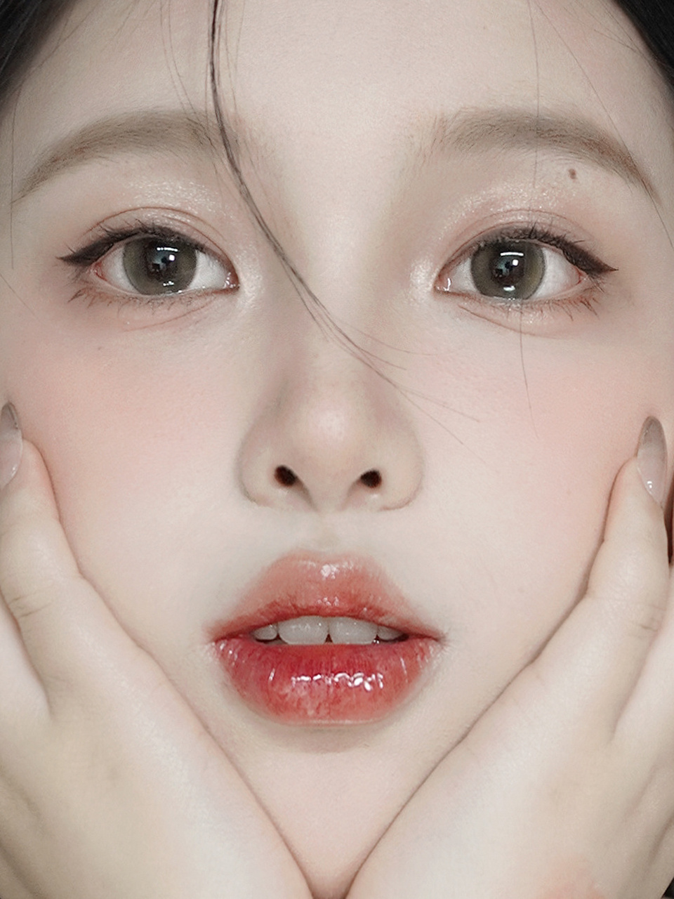 来赶一班末末末班车～jennie这个画报淡妆实在是泰温柔啦,有种高级的