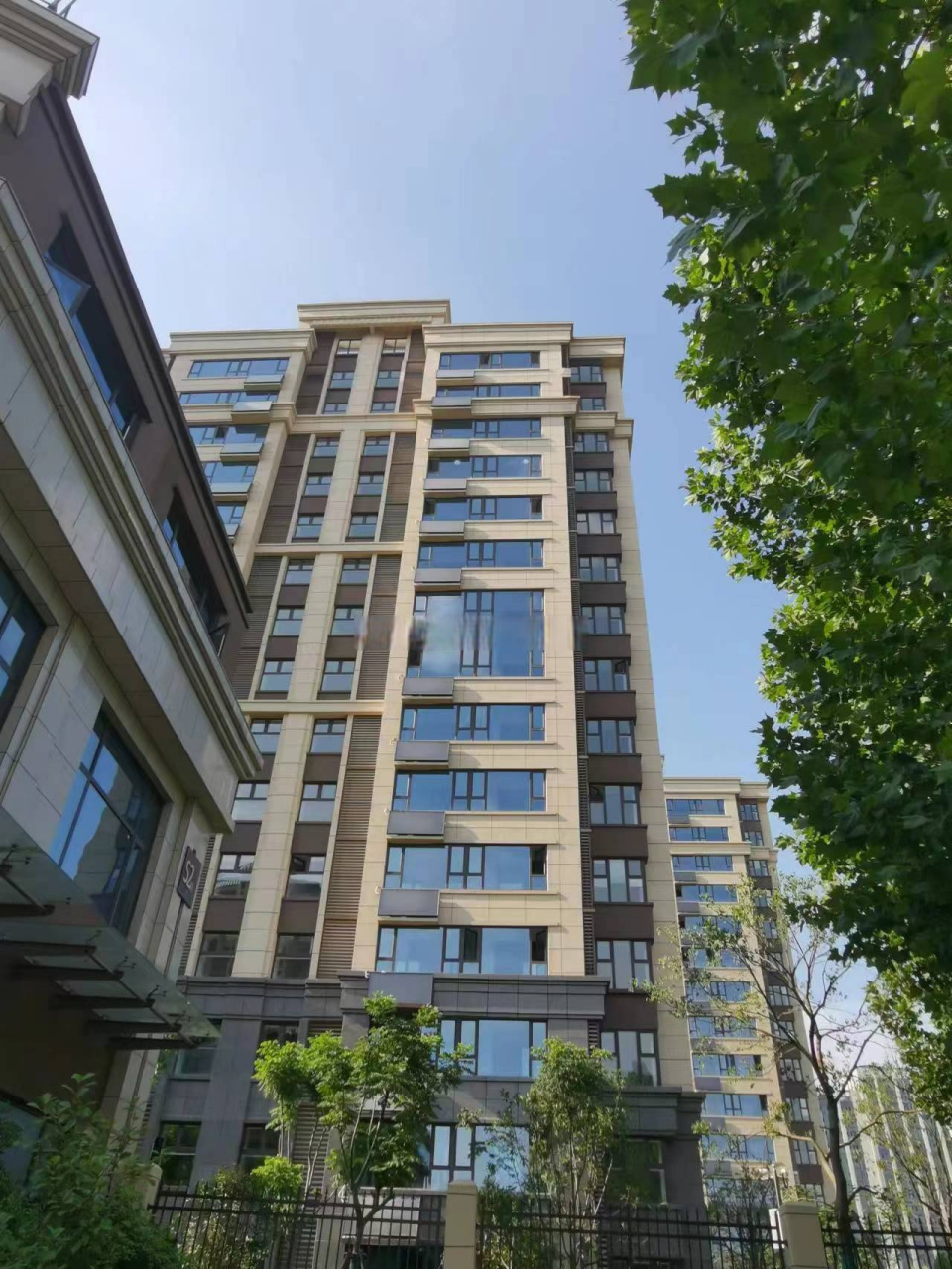 新站区中建开元御湖公馆实景组图,绿化,公区,地下车库,精装修等多个