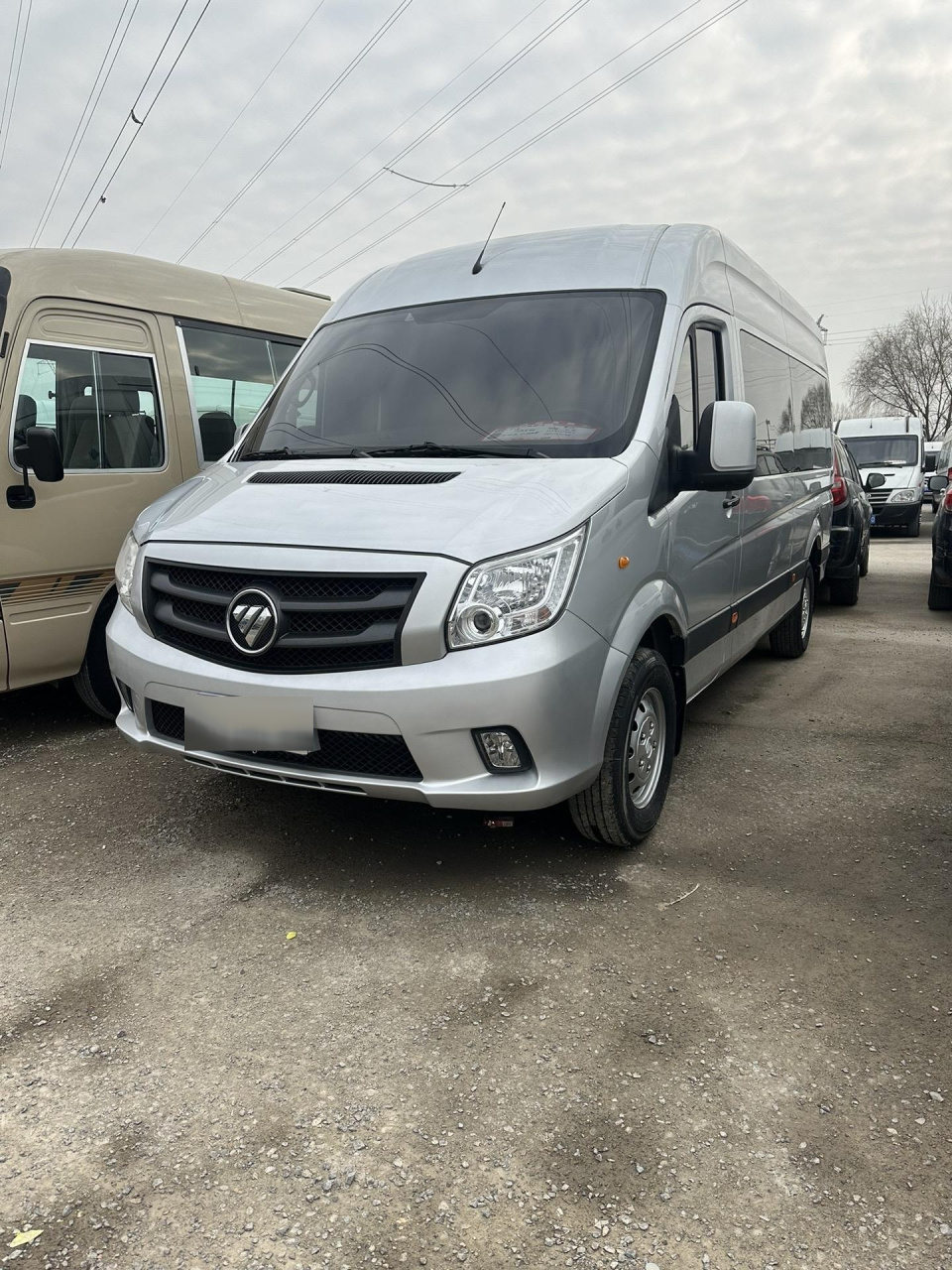 新到五米九九加长图雅诺 柴油七座 国六 2.0t 车况精品