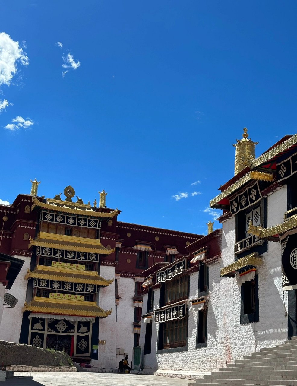 西藏自驾day4: 江达至昌都强巴林寺 早上为了躲避江达到玉龙段的交通