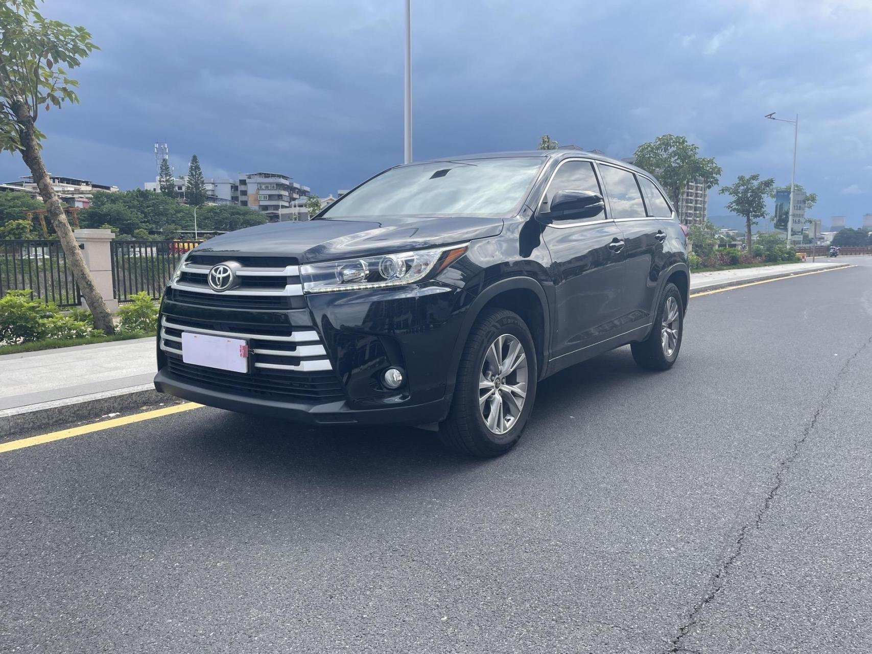 19年汉兰达5座精英版,一手5:9万公里,报价15.68万.