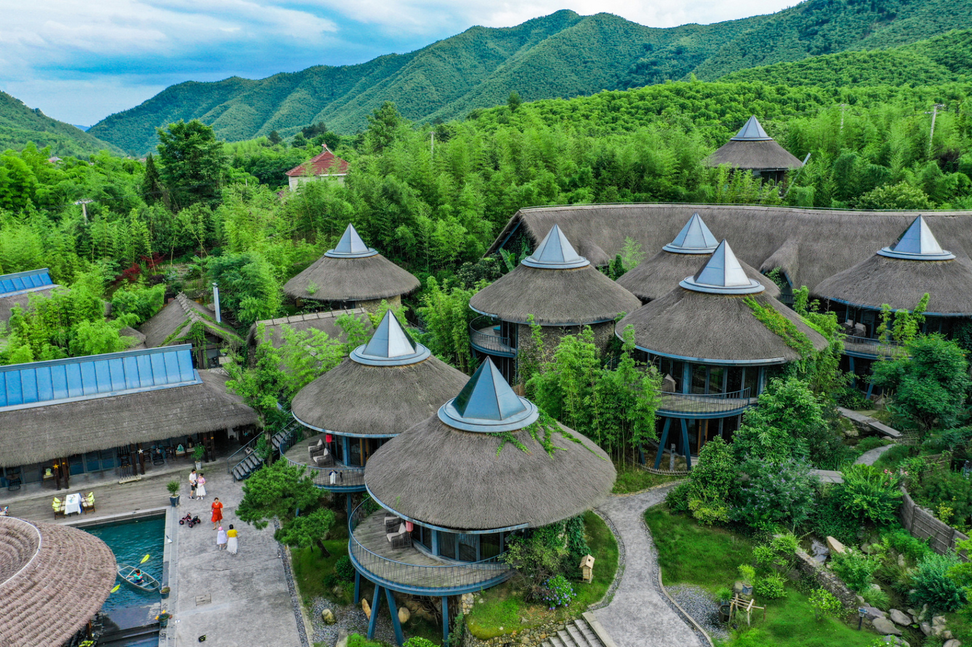 湖州网红酒店打卡│假装在马尔代夫度假 一下子夏天悄然而至,天气渐渐