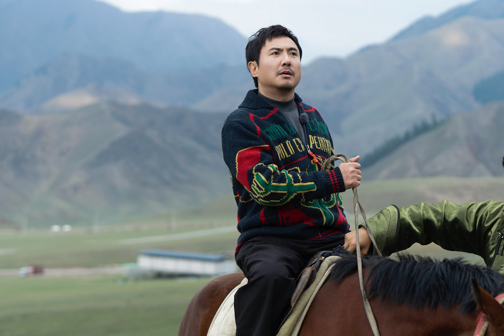 沈腾##现在就出发# 草原驰骋,欢乐马上出发[抱抱]