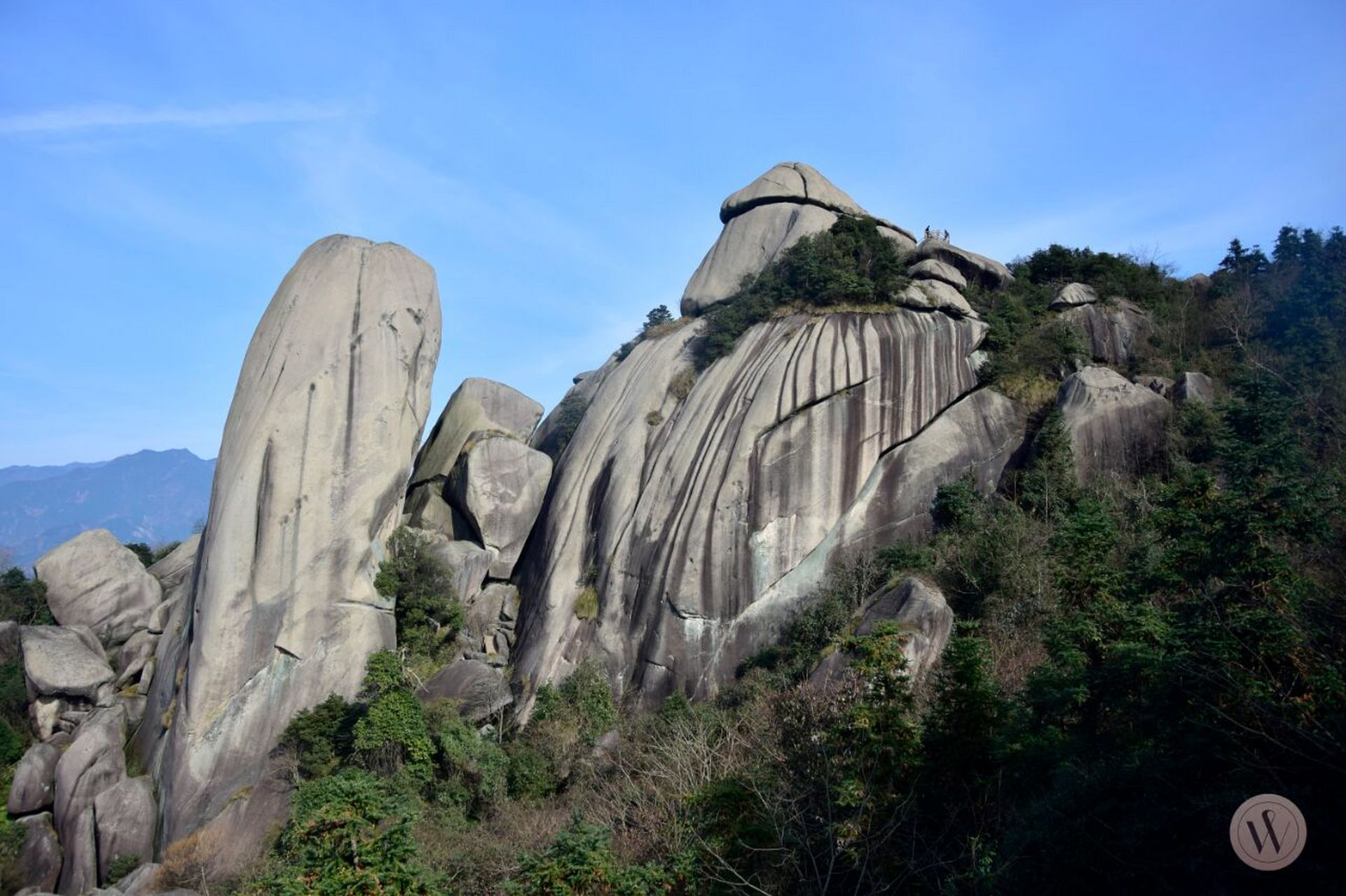 江郎山—— 	 ①江郎山景区位于浙江省衢州市江山市石门镇境内,是