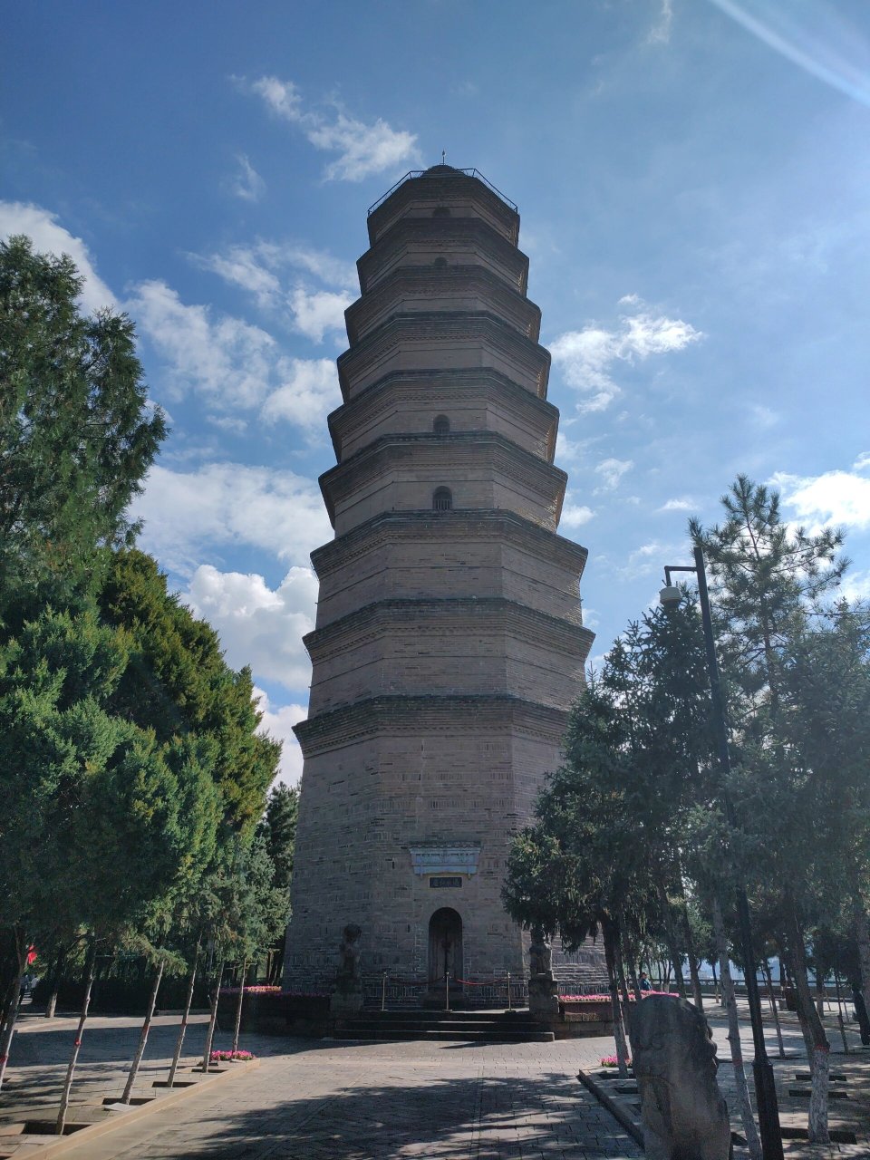 延安宝塔山,还值得一去吗 从西安浓密的秋雨中逃出,到了延安,就看见了