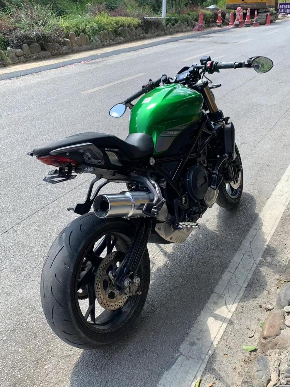 19贝纳利752s高配,1万公里,刚做完大保养费用也在原厂把也在到手零