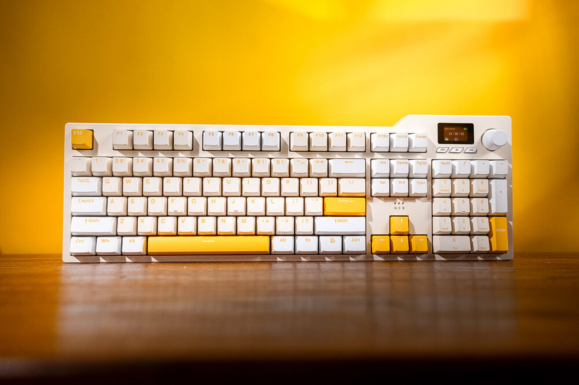 机械键盘图赏|黑爵ak35i pro v2 今天是来自黑爵家的ak35i v2的开箱.