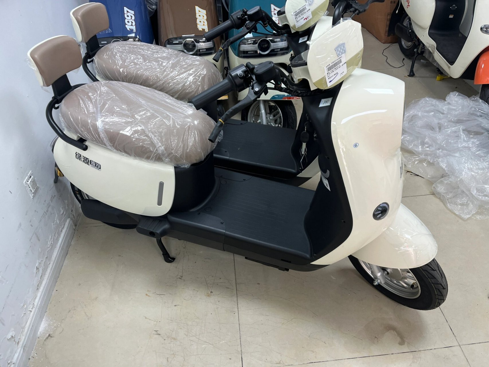 绿源液冷电动车 新款zof活动热销,60伏20安石墨烯电池,续航70公里左右