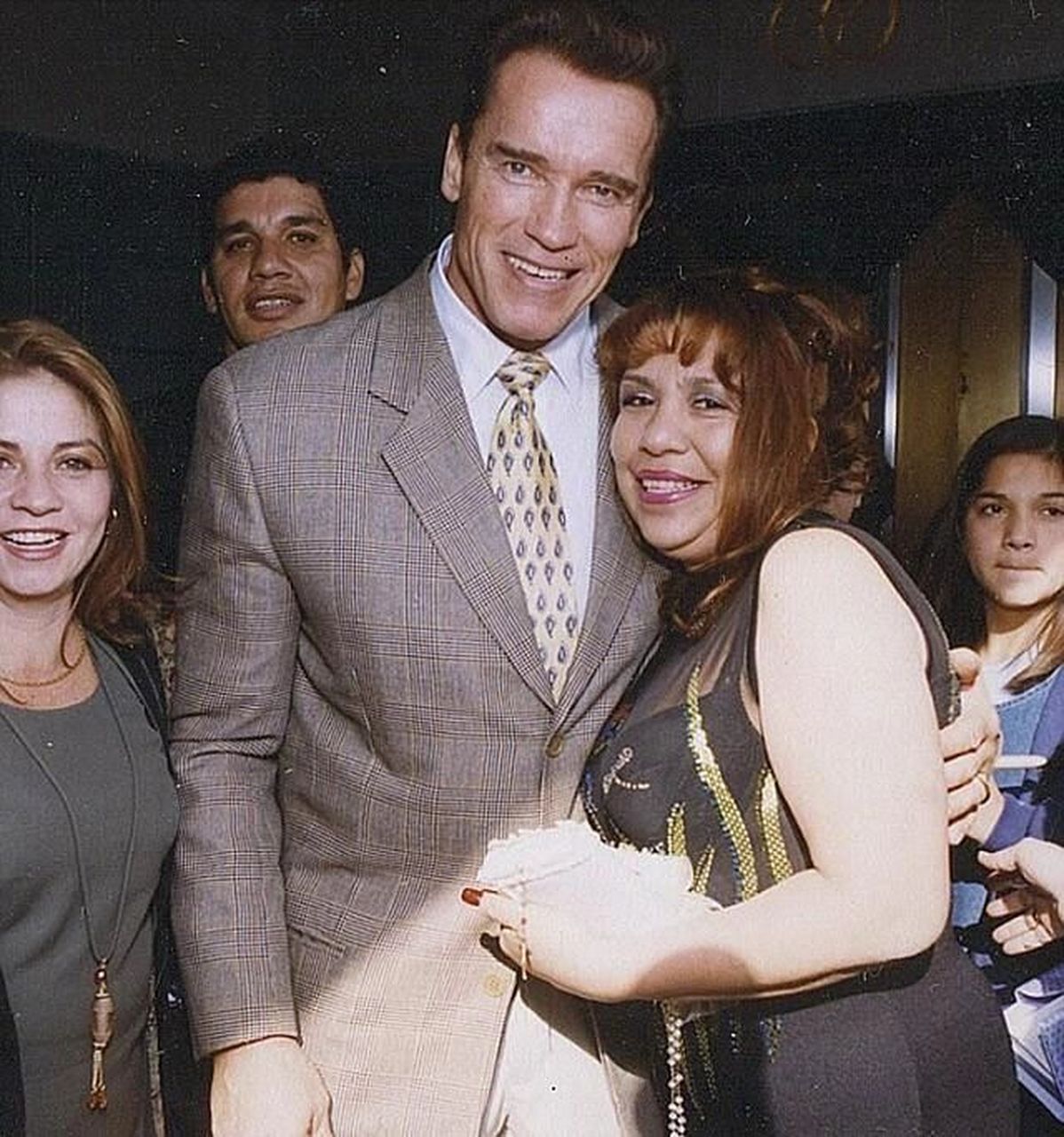 阿诺·施瓦辛格的前妻玛丽亚和两个女儿katherine和christina.