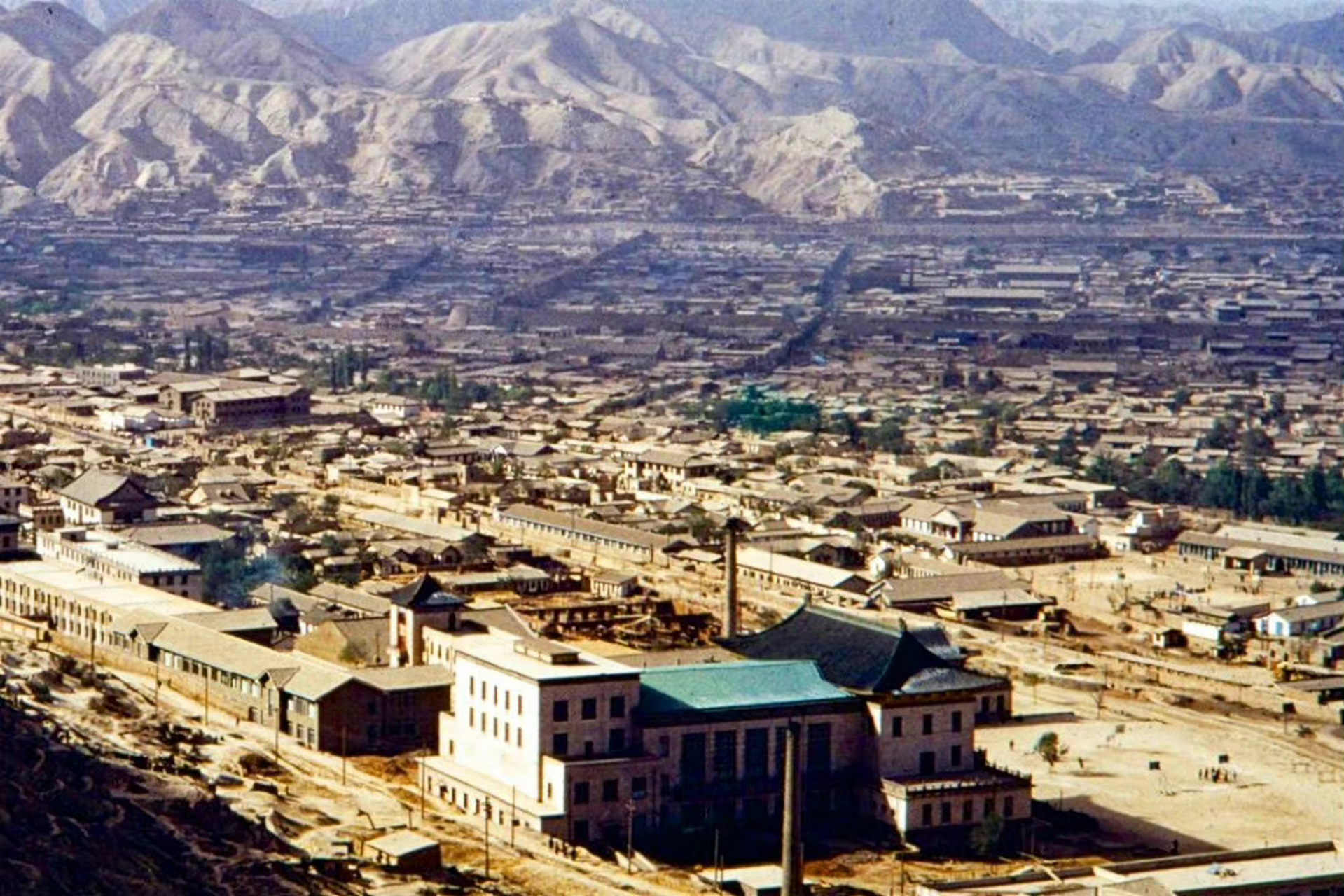 1957-1959年,甘肃兰州 摄影:布莱恩,图二是羊皮筏子对吧,甘肃的朋友来