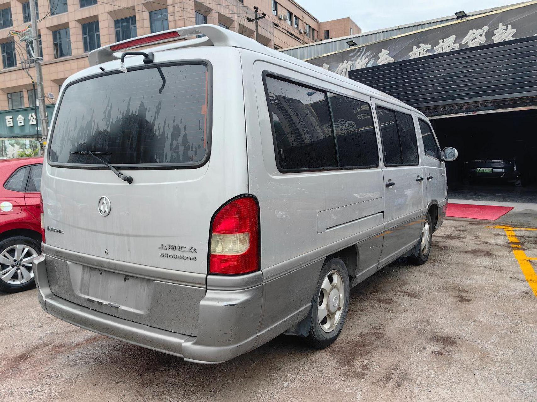 10年上海汇众银行用车,4万公里一手,原版原漆,15坐黄牌,喜欢的来