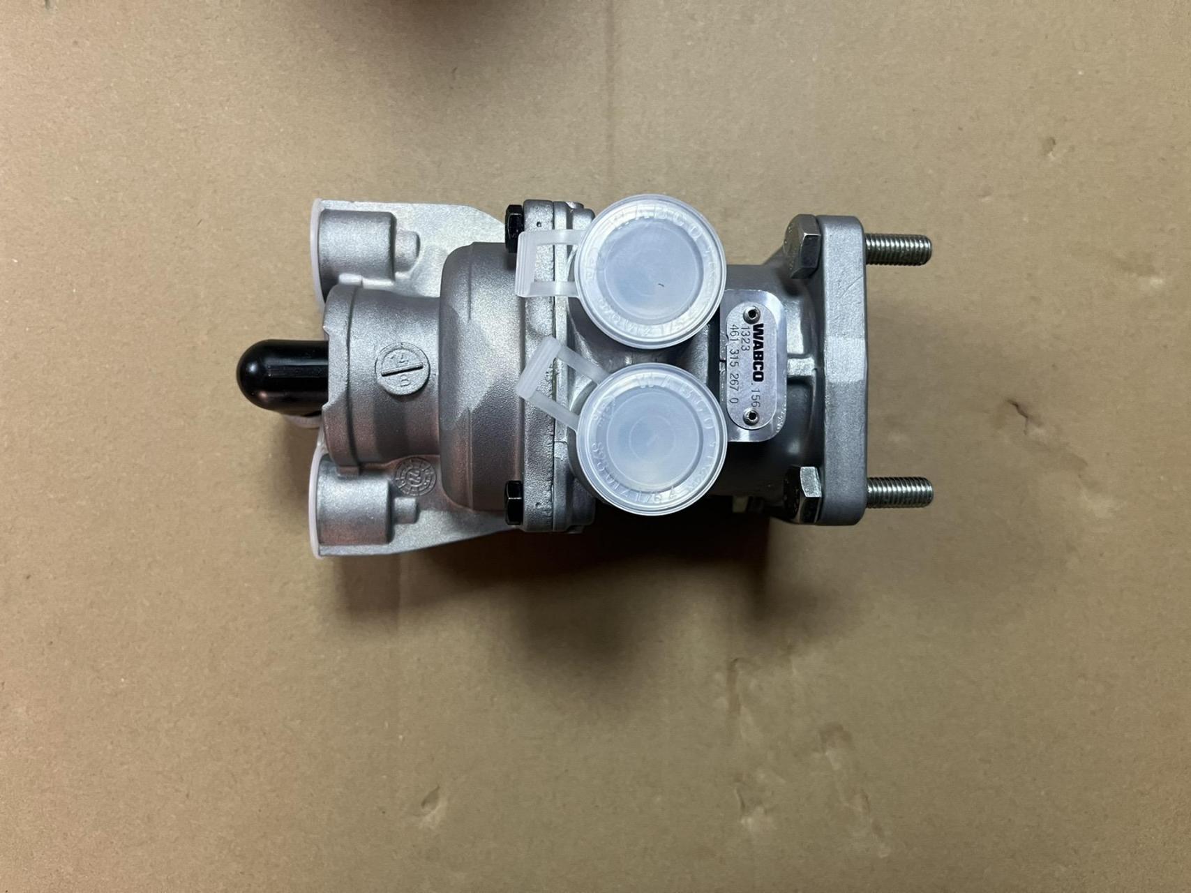 wabco配套重汽豪沃制动总阀 图号wg9000360520;北奔图号520 431 02 05