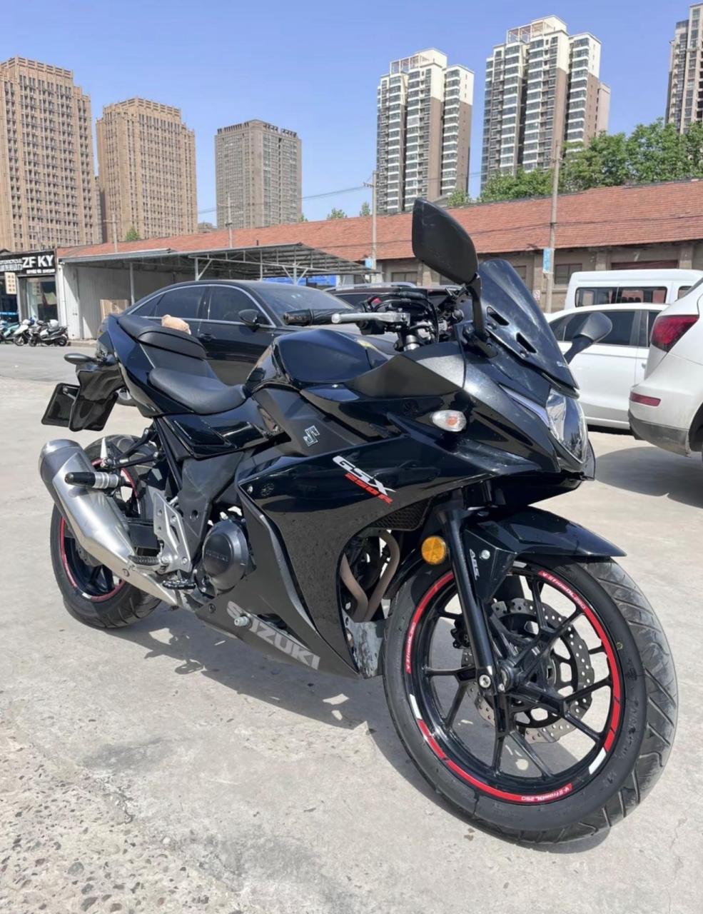 铃木摩托gsx250r 售价图片