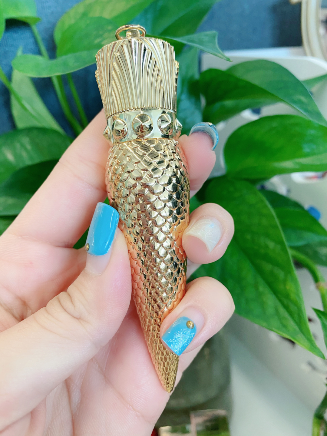 初恋水润系 萝卜丁女王权杖115s 这款日本专柜购入的萝卜丁口红 是