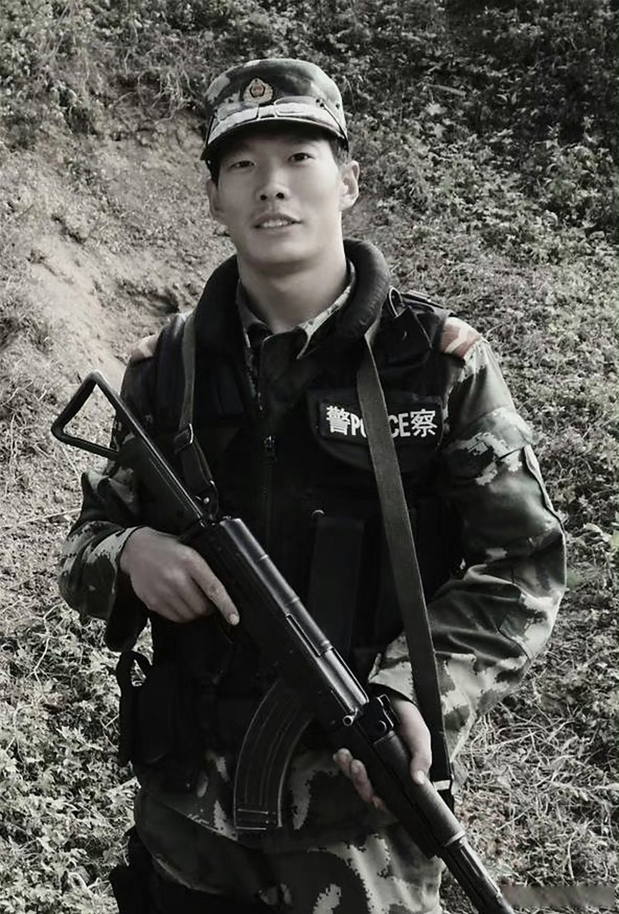 武警战士张楠烈士,在中国驻索马里使馆所在地恐怖袭击中英勇牺牲,时年