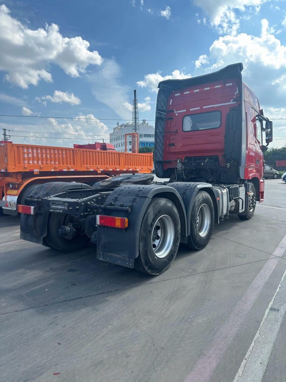 东风天龙旗舰560马力车头,14挡带液力缓速器