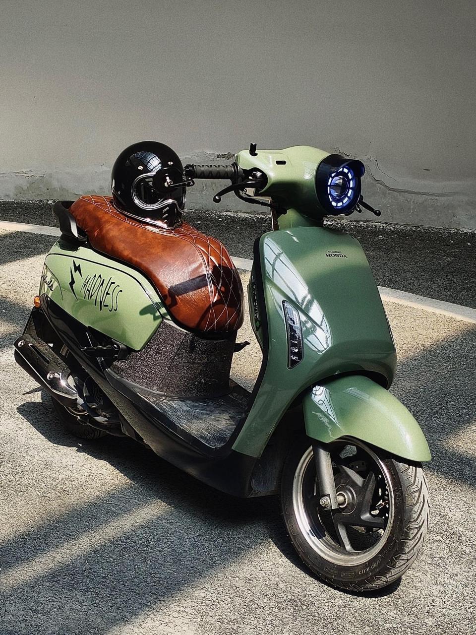 我的复古小踏板ns125la 本田摩托车