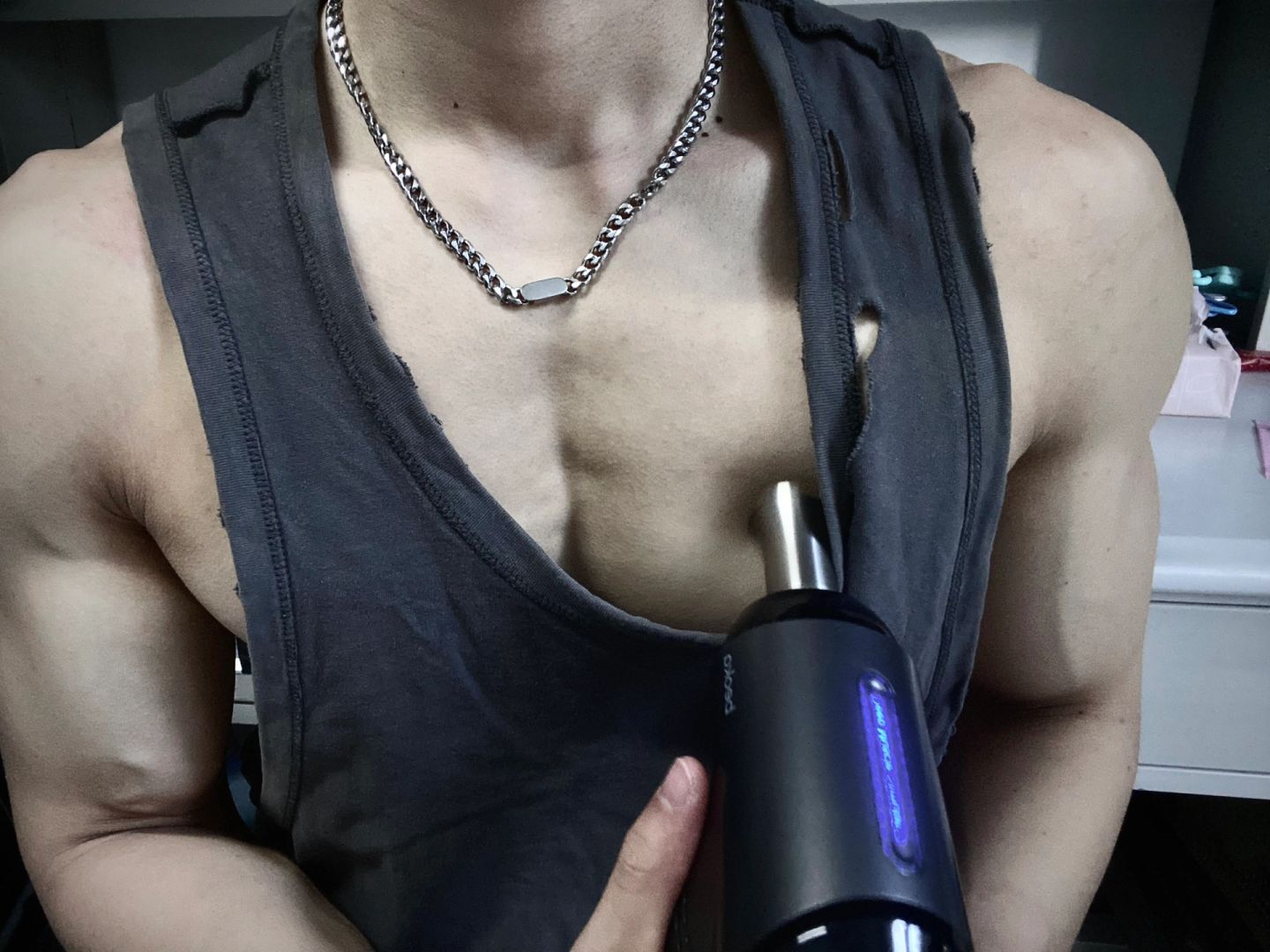 架胸肌图片男生胸肌真实图片刚练习完胸肌手指戳胸肌图片真实胸肌图片