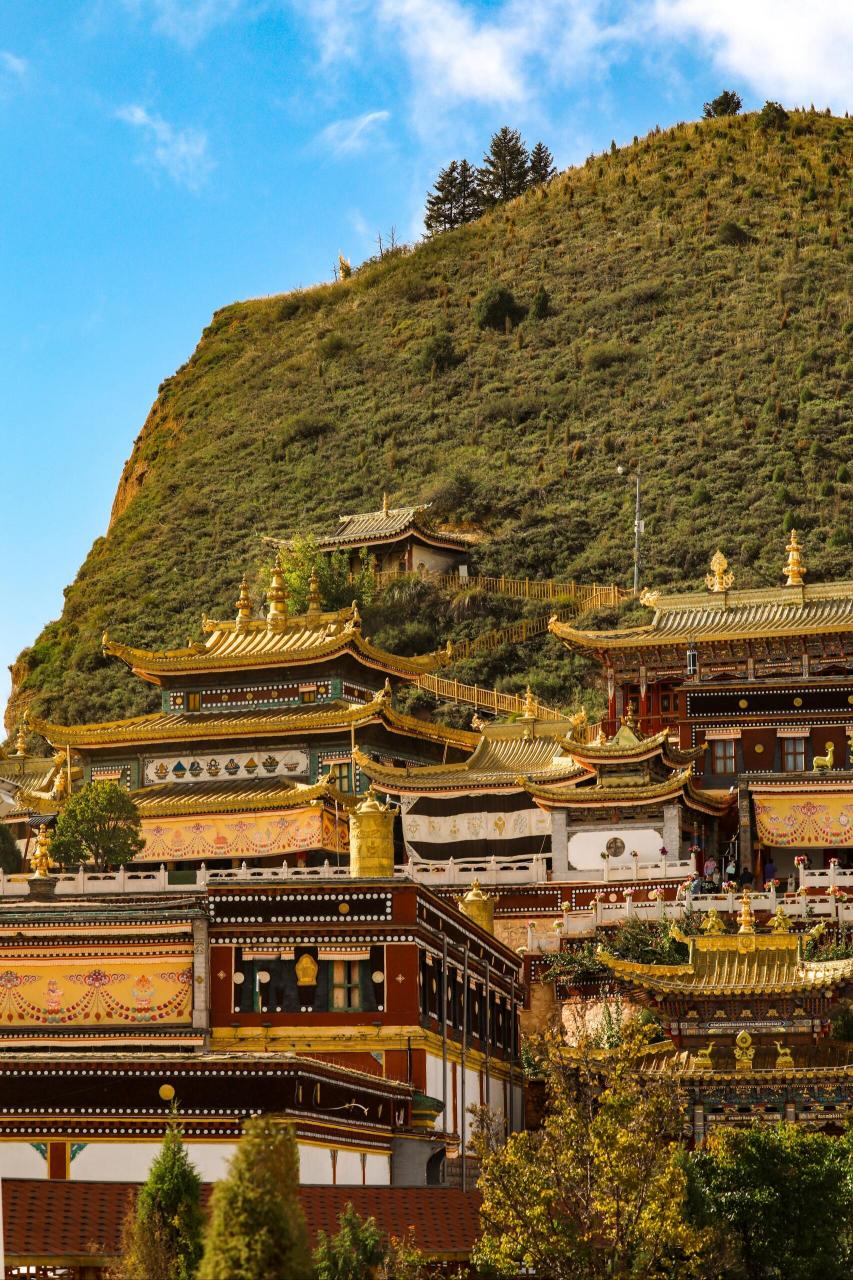 夏琼寺,悬崖上的梵音 夏琼寺,位于距离西宁两小时左右车程的化隆县