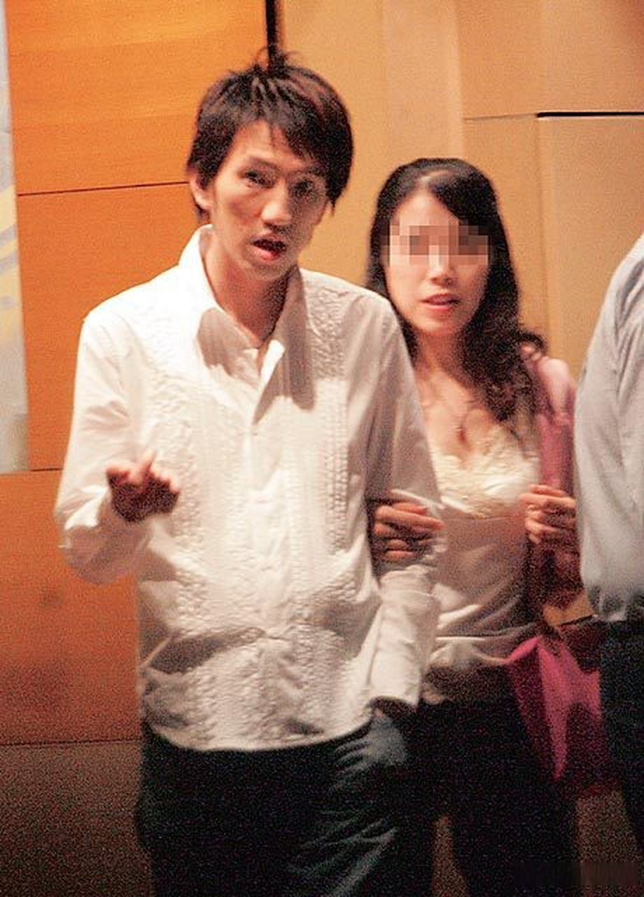 林志炫发微博,澄清自己并未得病,更没有传染给前女友.