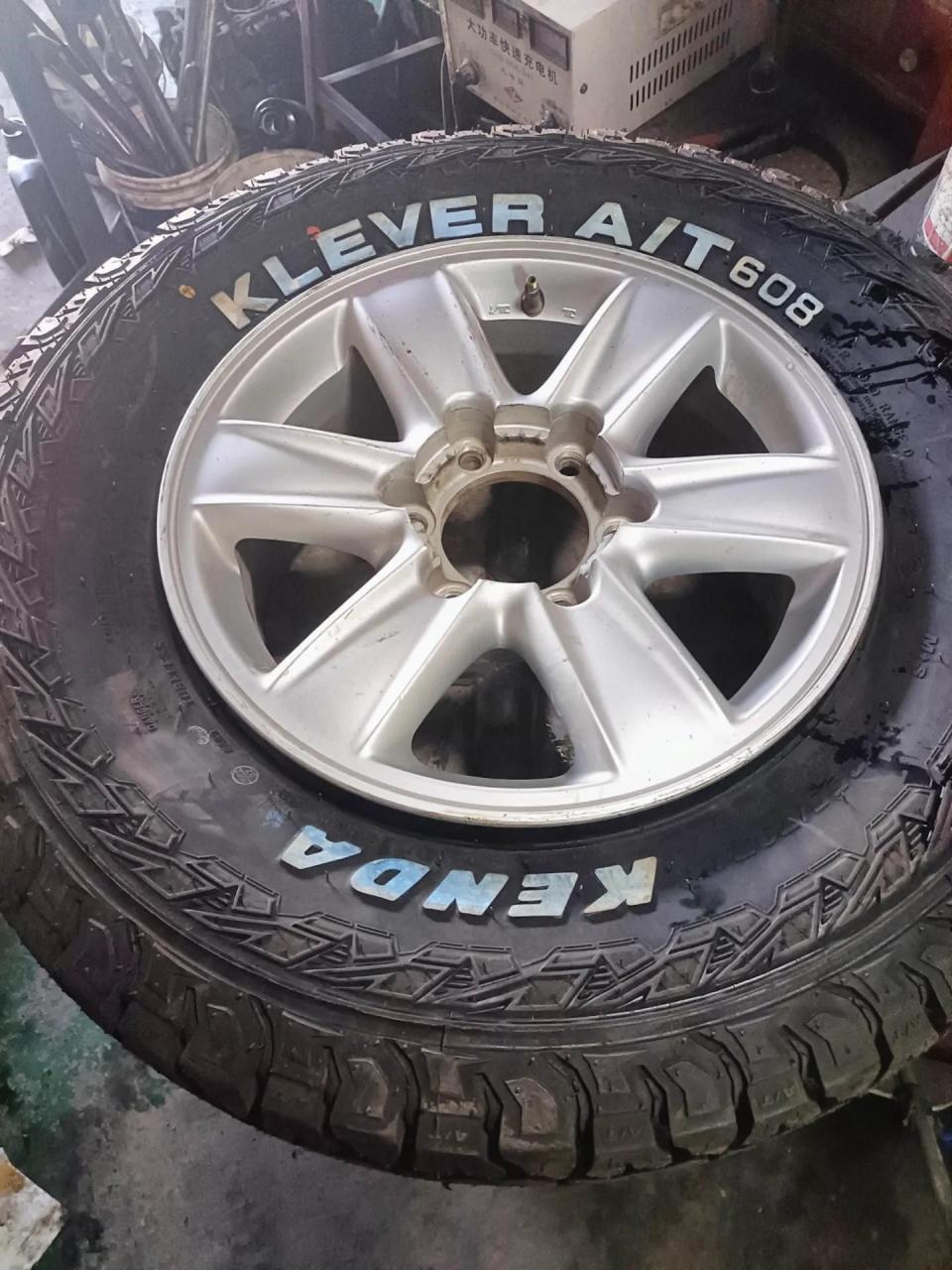 建大轮胎.608花纹.加厚八层钢丝出两条. 皮卡车首选.