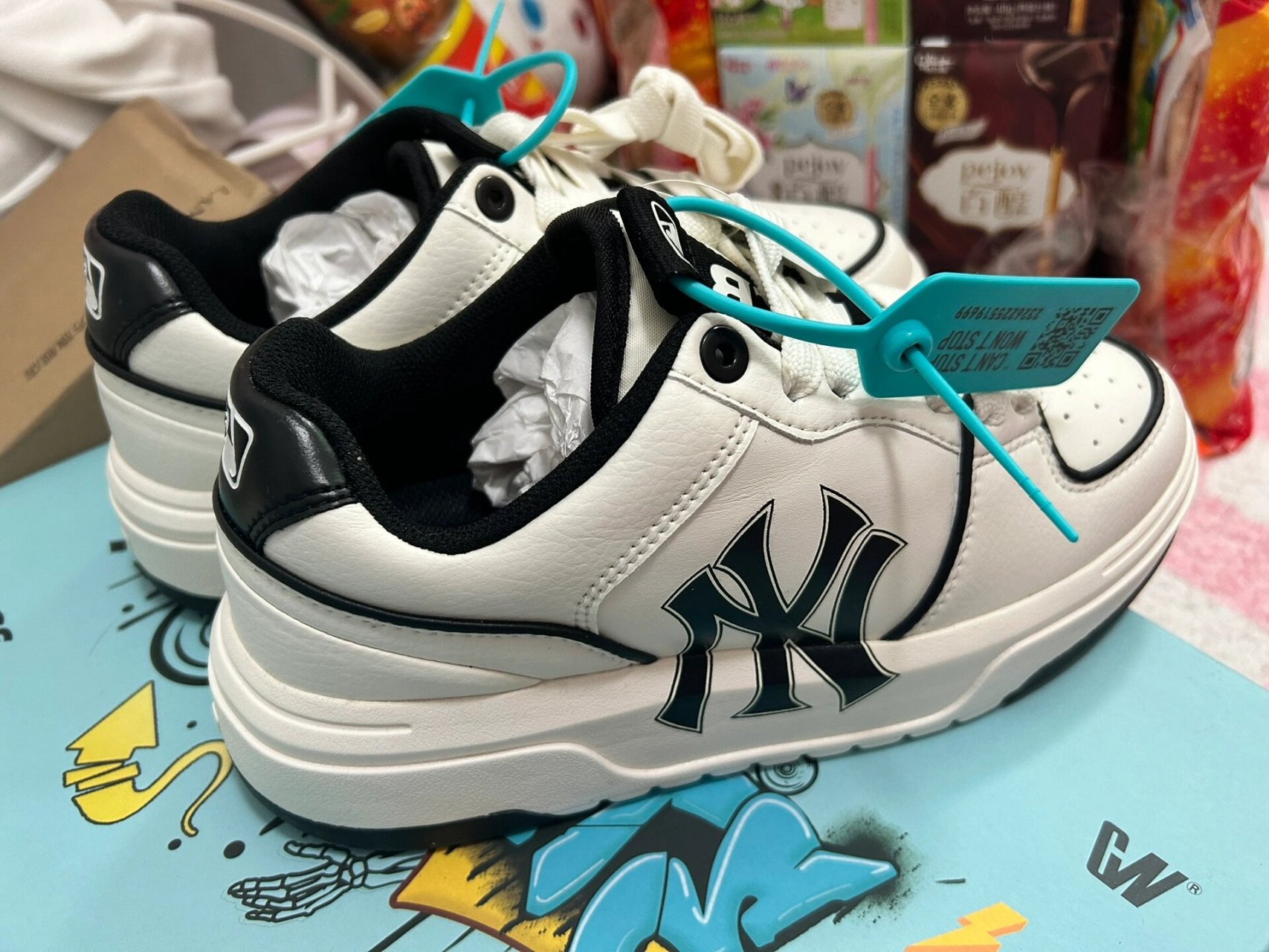 mlb鞋子辨别真假 第一次买mlb的鞋子,不太会分辨真假,有人可以帮忙