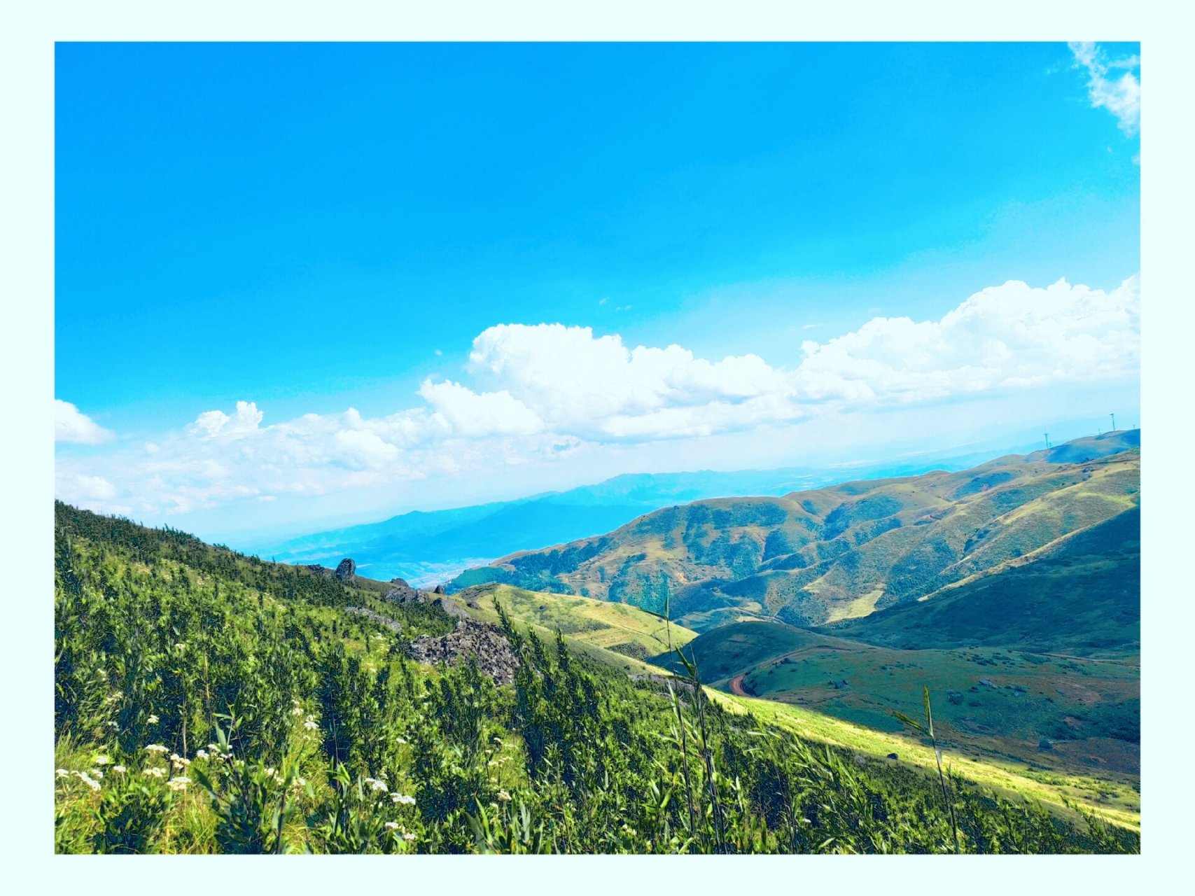 每周逃离城市‖"野路子"寻甸花石头山 草甸与鲜花,山顶星星点缀的石头