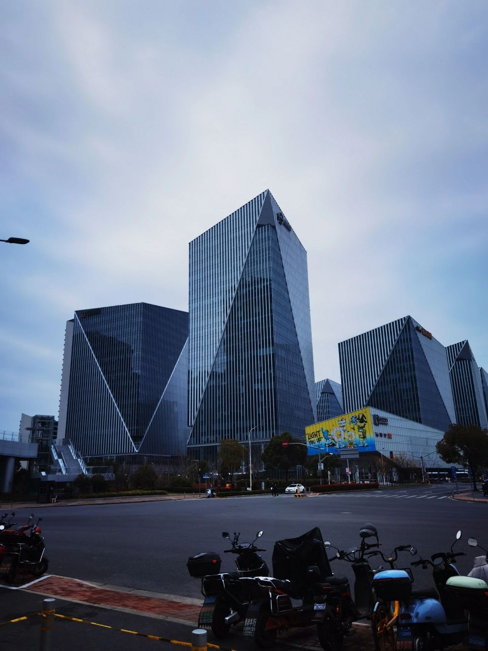 中国国内目前三家太古里 成都远洋太古里,北京三里屯太古里,上海前滩