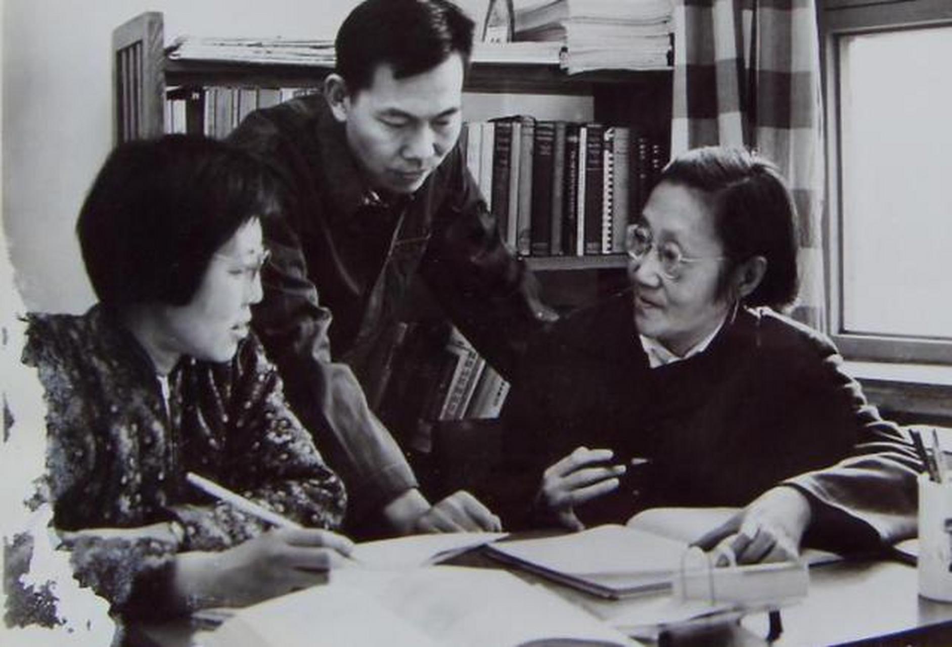 1953年,乌伦贝克教授质问王承书道:"你的中国什么都没有,你还愿意回去