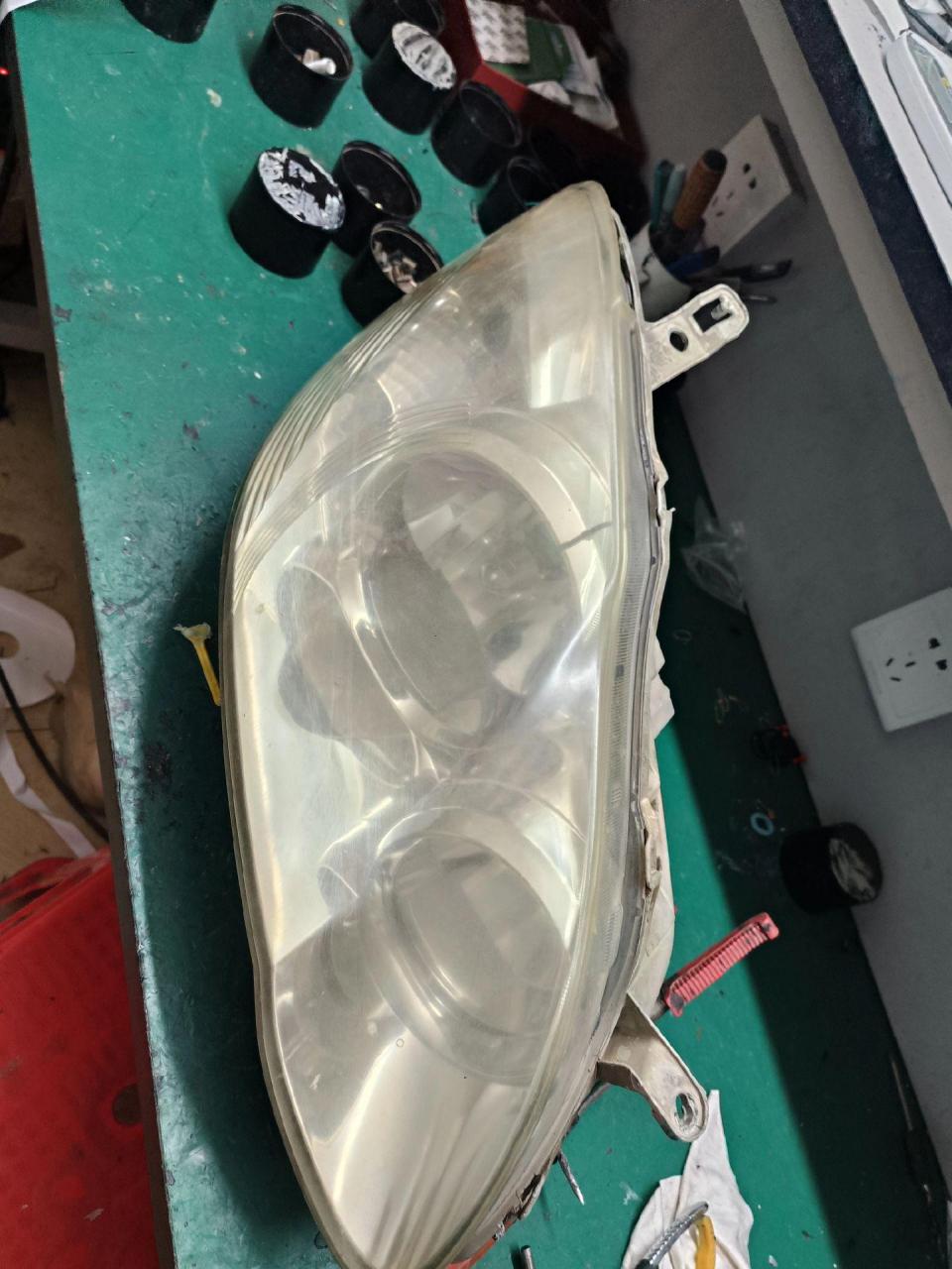 花冠近光升级led灯泡,副驾换个灯罩,风云换两个灯罩