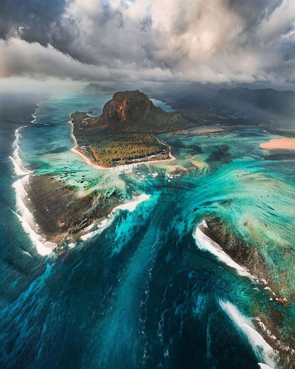 活在画中|毛里求斯海底瀑布  99水下瀑布位于毛里求斯岛屿西南的