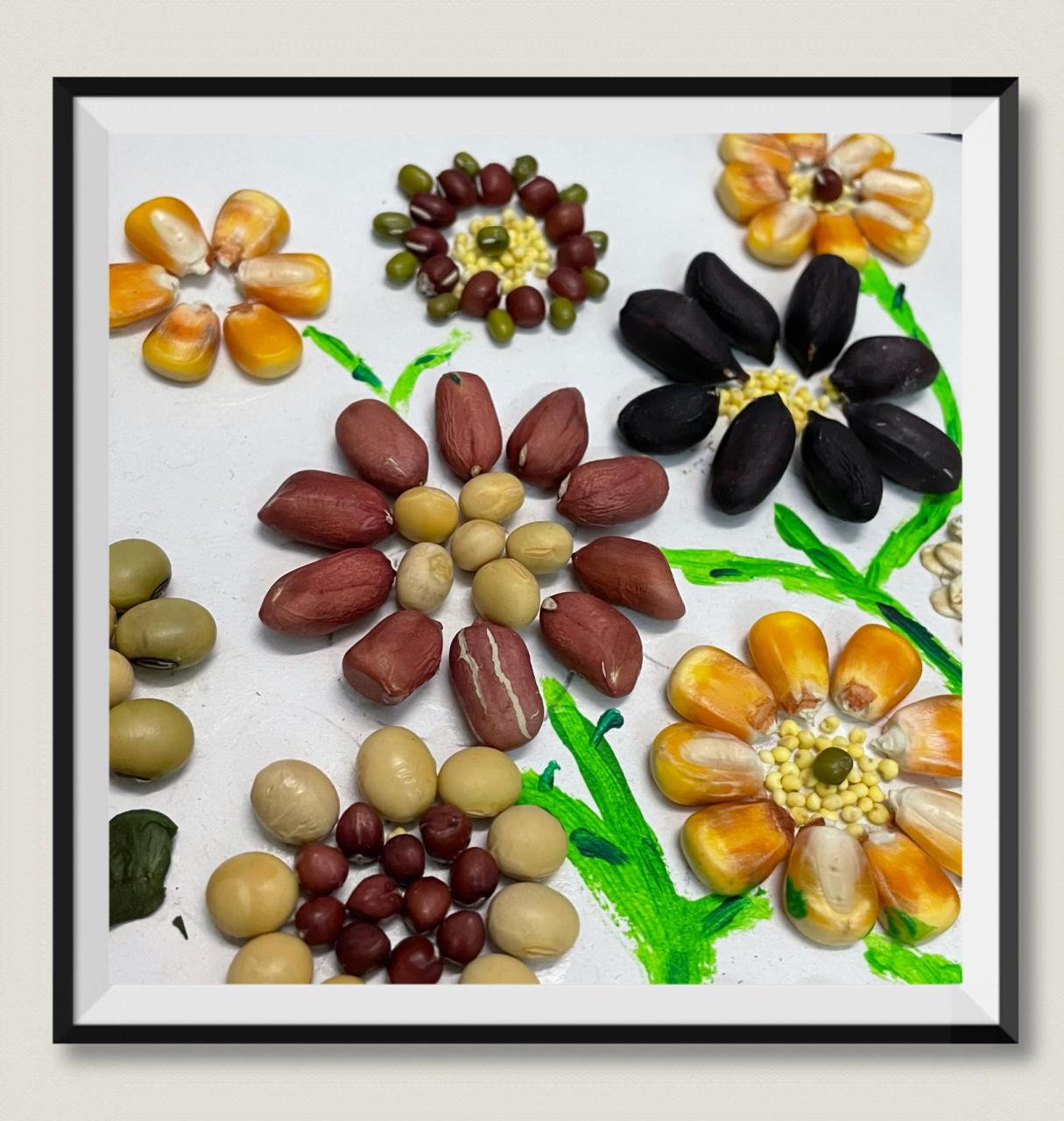 五谷拼贴画《五谷花朵》94 《五谷花朵》 制作方法:用笔勾勒出轮廓