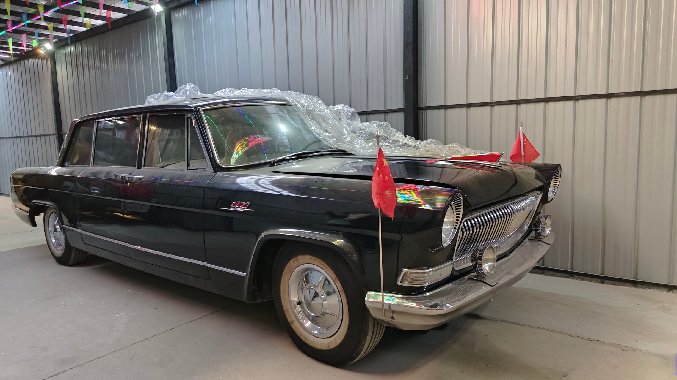 感谢老爷车天鹰兄弟的热情招待!还把自己珍藏的上海配件送给我.