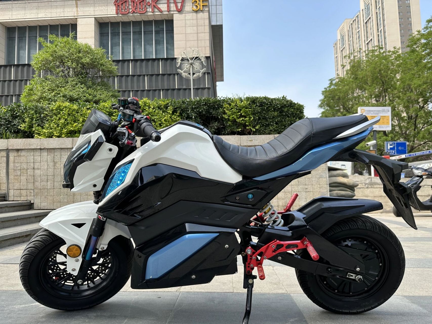 小猴子电动车 九九成新高配二手z6小猴子电摩,此车升级兰德7280s控制