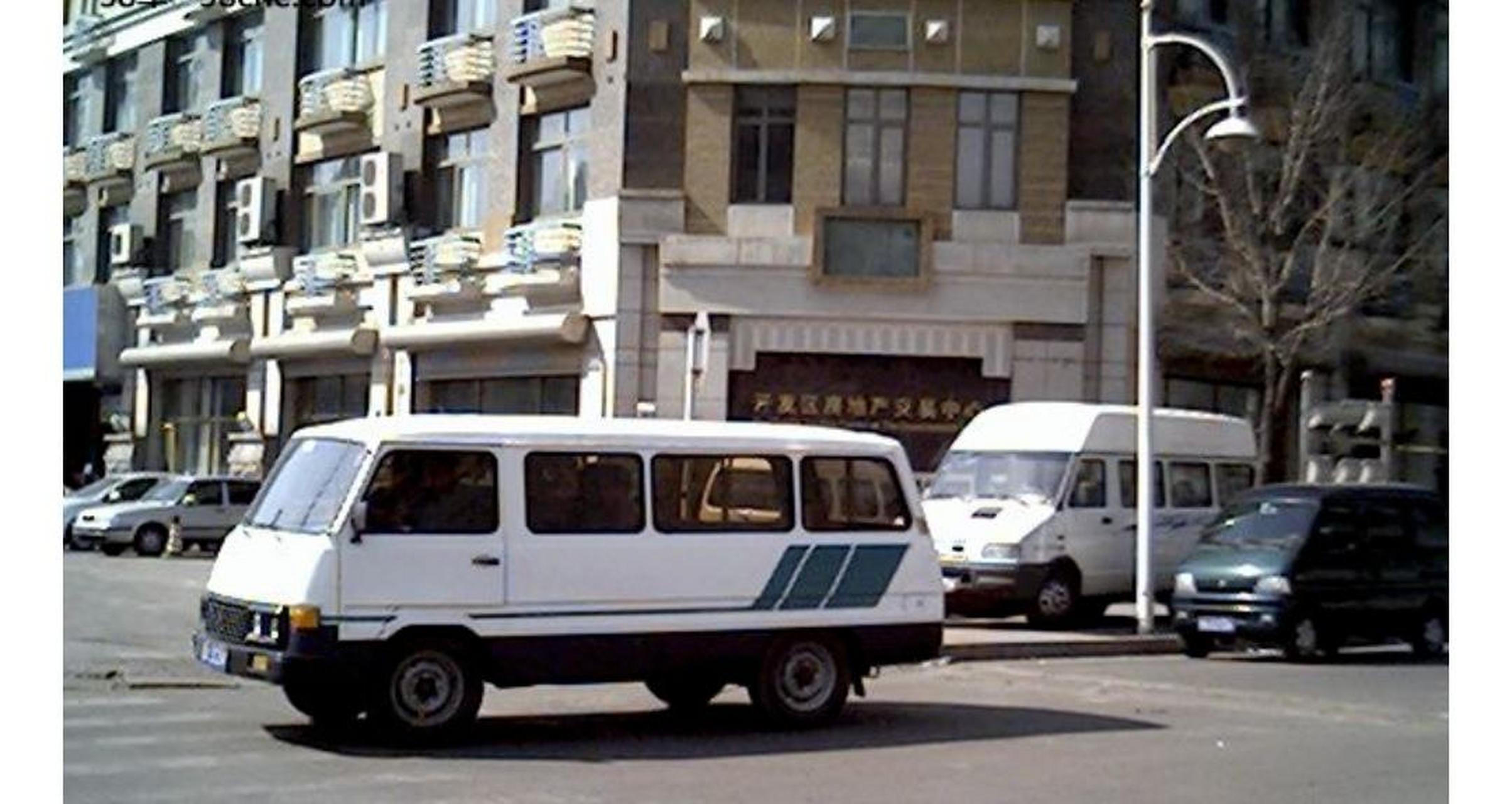金杯sy622轻型客车,金杯sy132轻型载货车.当年常见的沈阳产品.