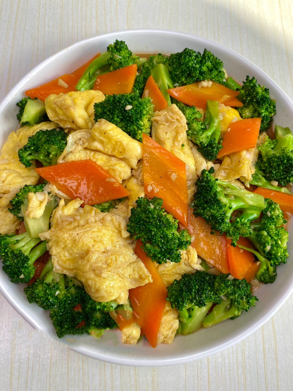 低脂西兰花炒鸡蛋! 今天分享西兰花炒鸡蛋,清爽美味!低脂低卡!