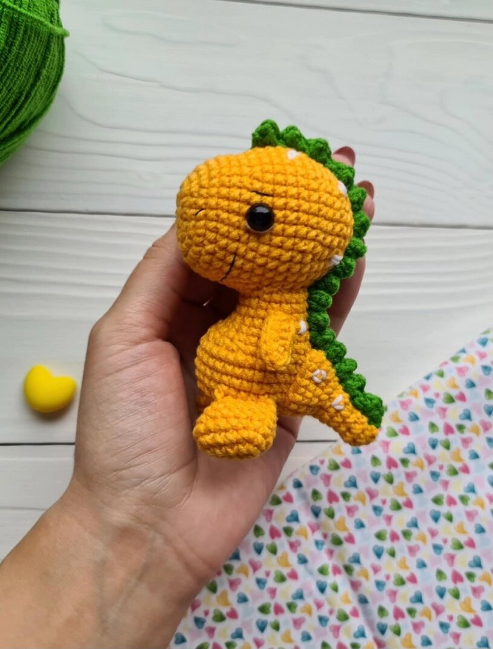 钩针编织恐龙挂件图解 可爱的小恐龙挂件,肚子里面装有响铃球,会发