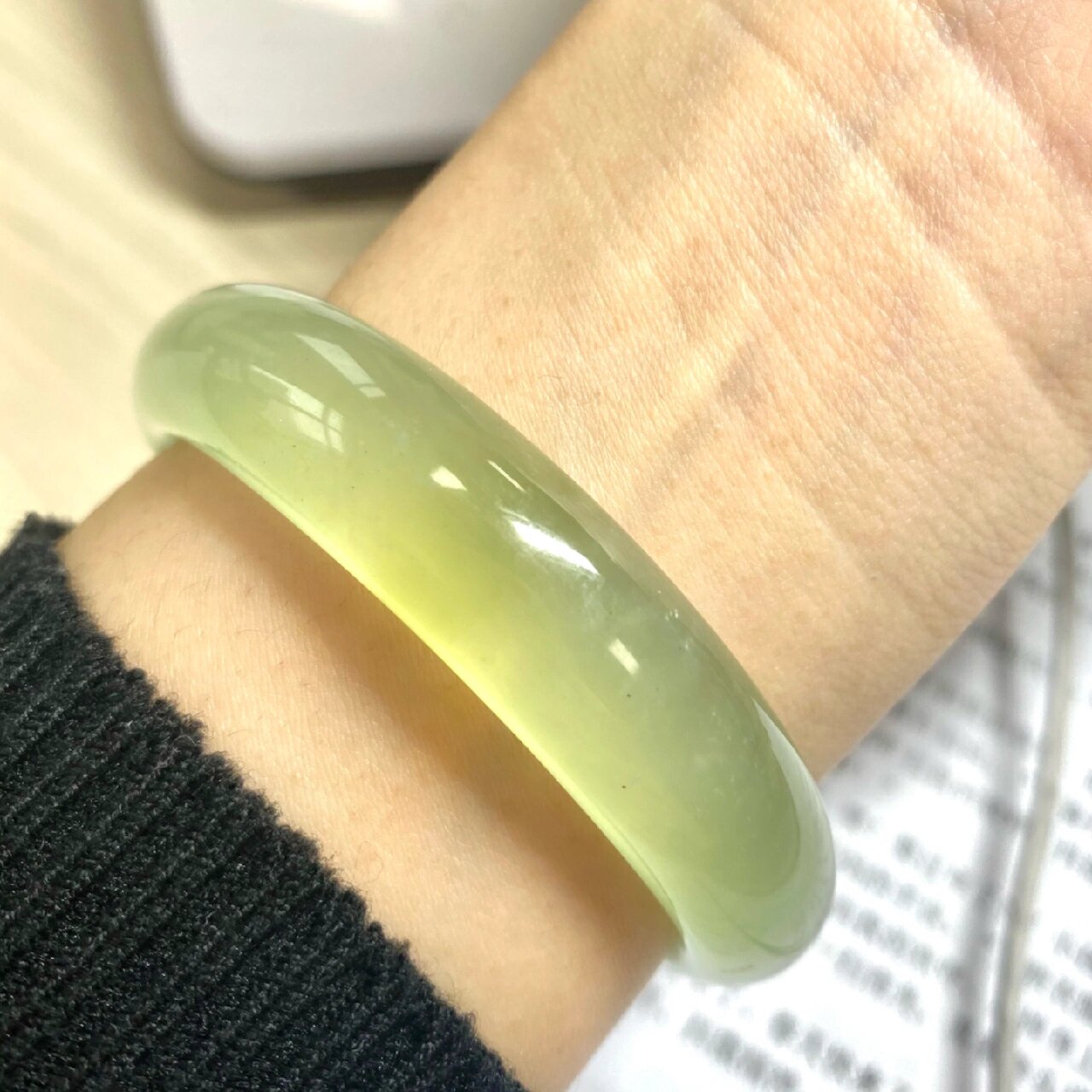 大山岫玉6.6r鸡油黄瑕疵 感觉像个孝子