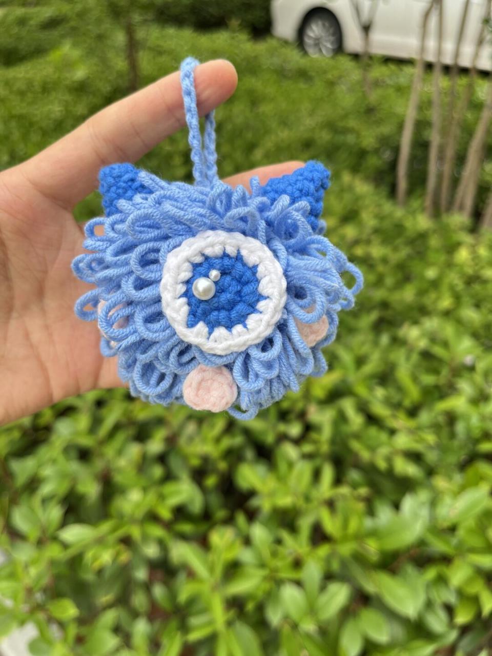 给黄色毛球添了个新伙伴 暂且叫它蓝色大眼仔吧!