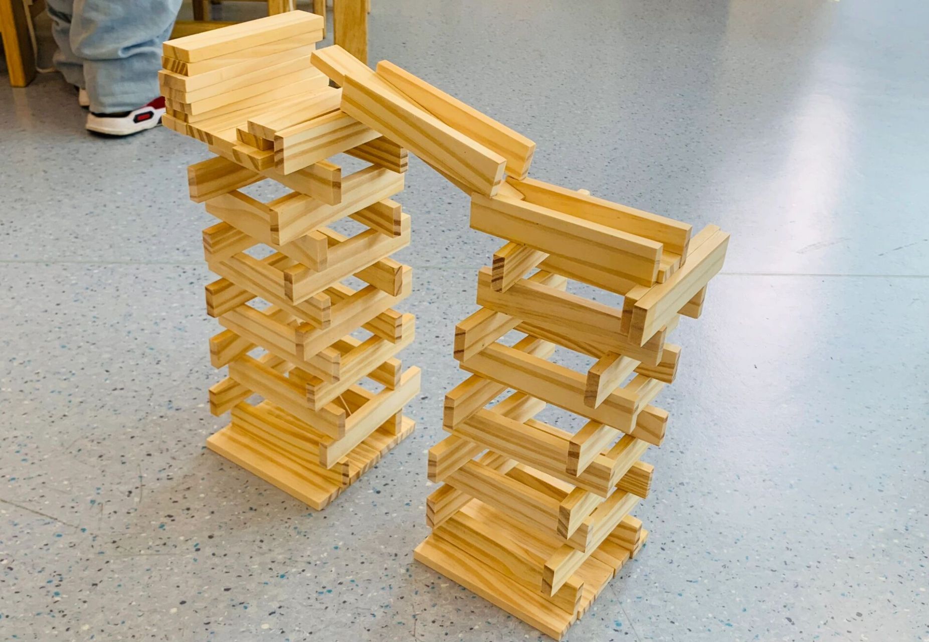 大班积木建构 用阿基米德积木建构的房子,弹珠轨道,给孩子们鼓掌