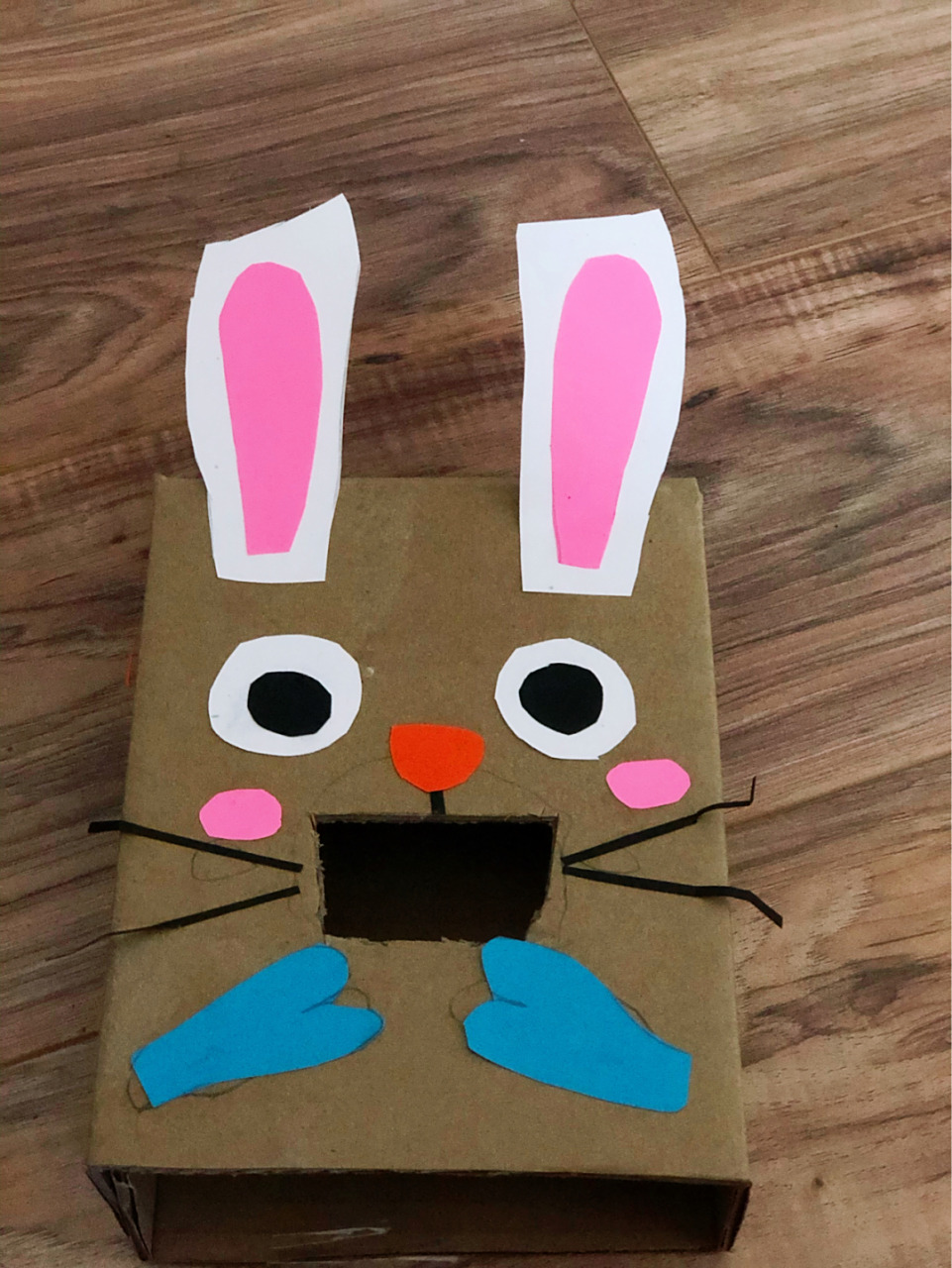 亲子手工-废纸箱做的吃萝卜的兔子92 50080001029650