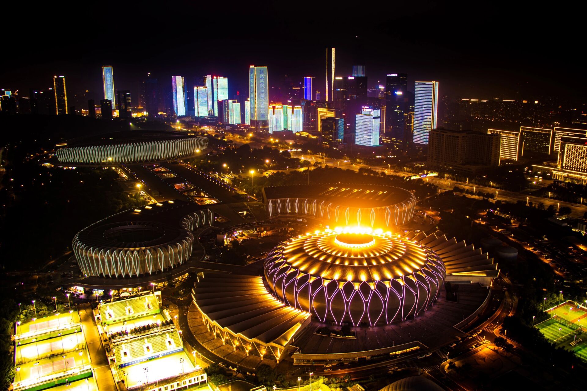 济南奥体中心 远闻中国最美的体育场馆 有东荷西柳之称 驾车一小时20