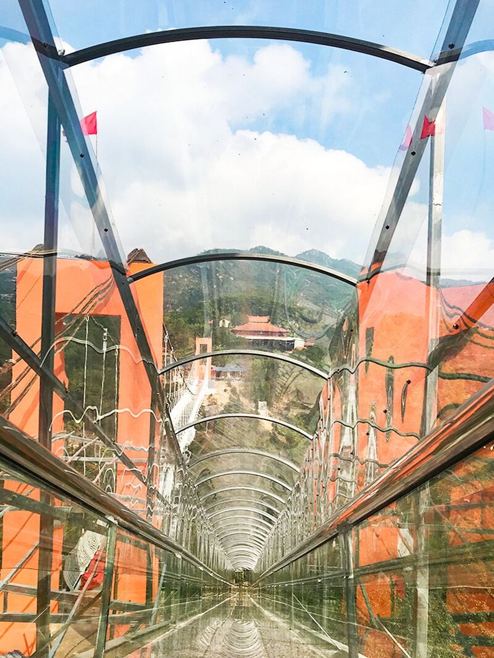 潮州市紫莲森林生态旅游度假区 在紫莲玻璃桥上,感受山的俊秀与豪迈