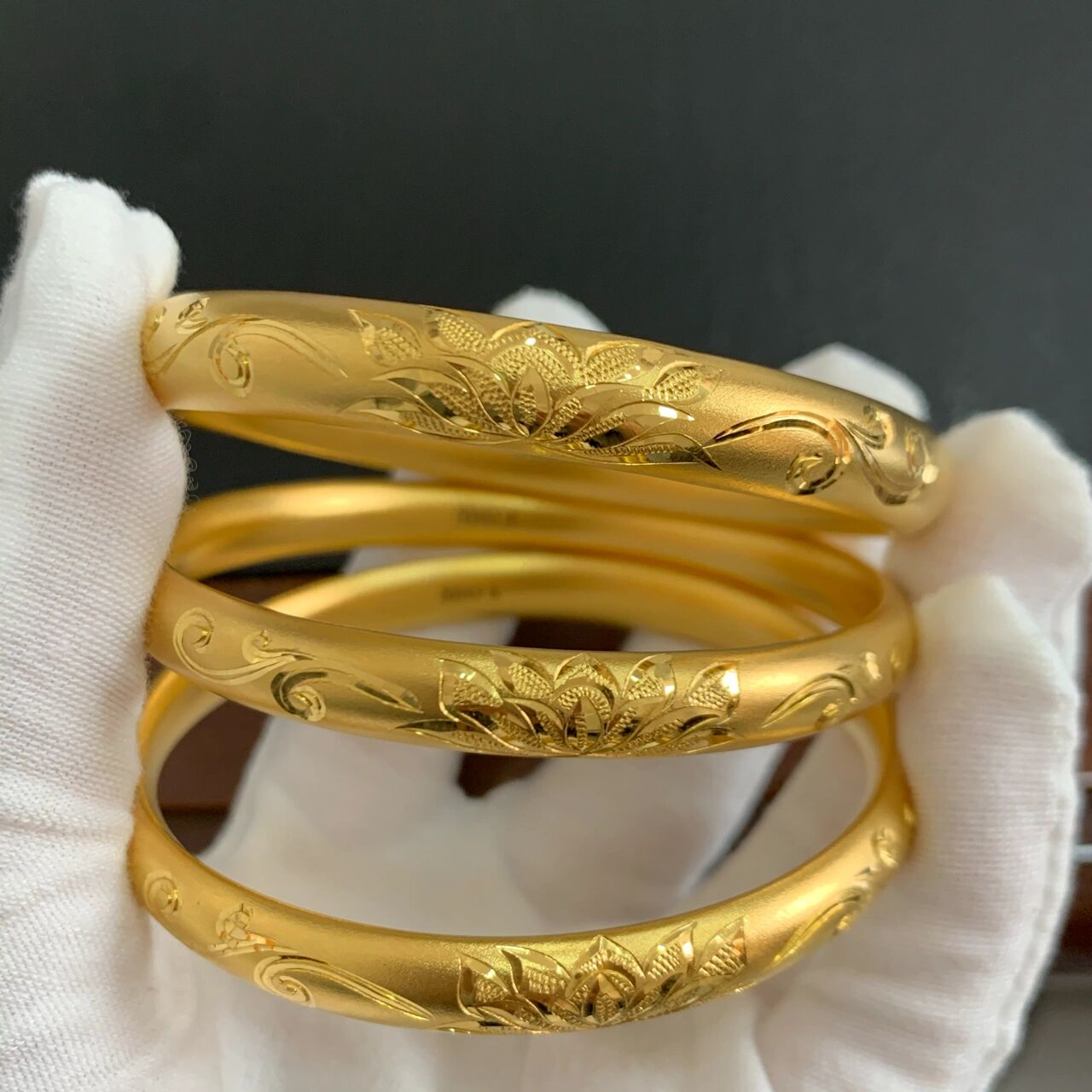 古法足金999篆刻手镯莲花盛开好事来 古法黄金越看越喜欢零售店客户