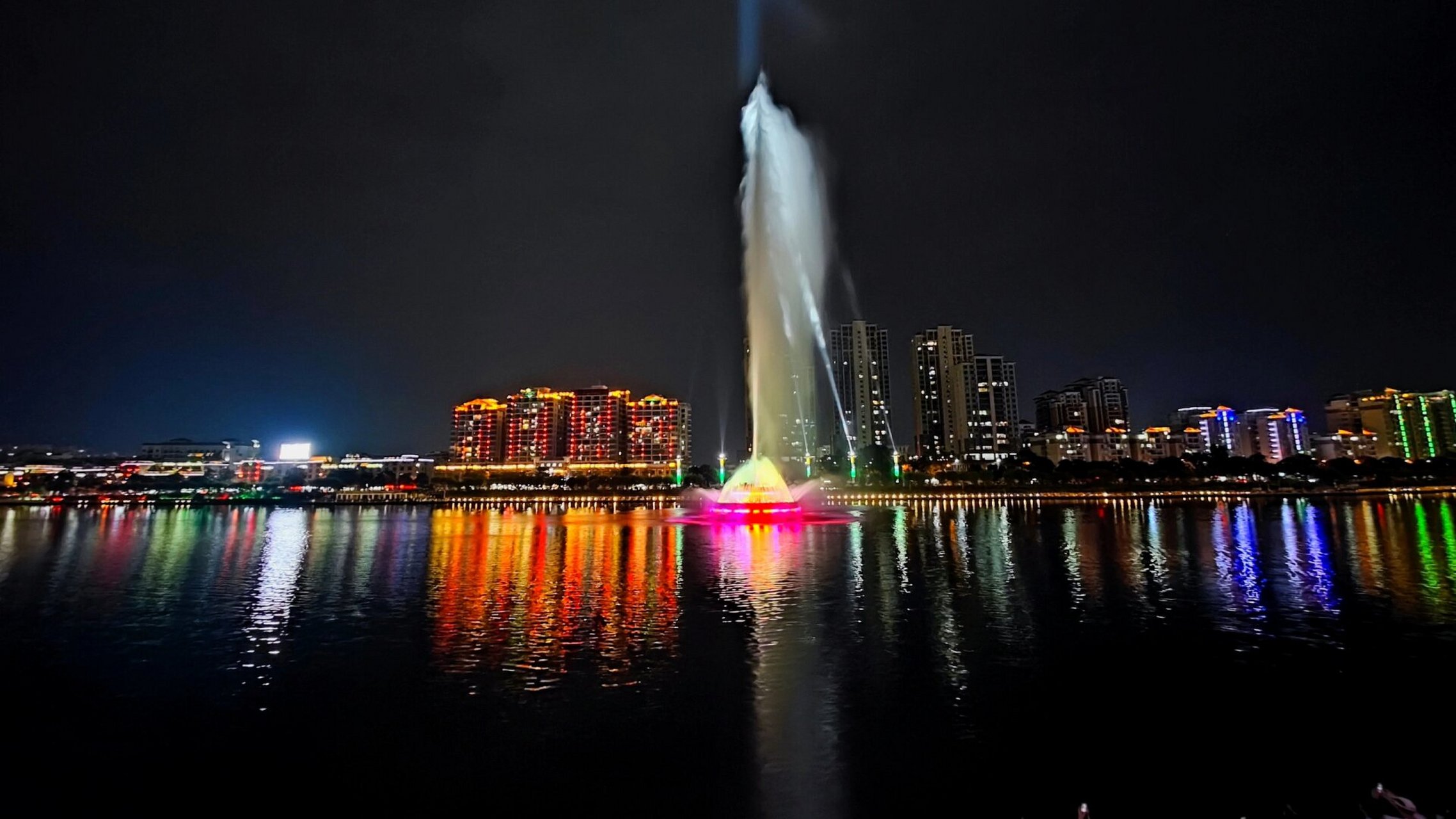 一直都听说河源市中心有一个亚洲第一高喷泉,是河源好玩的地方之一,不