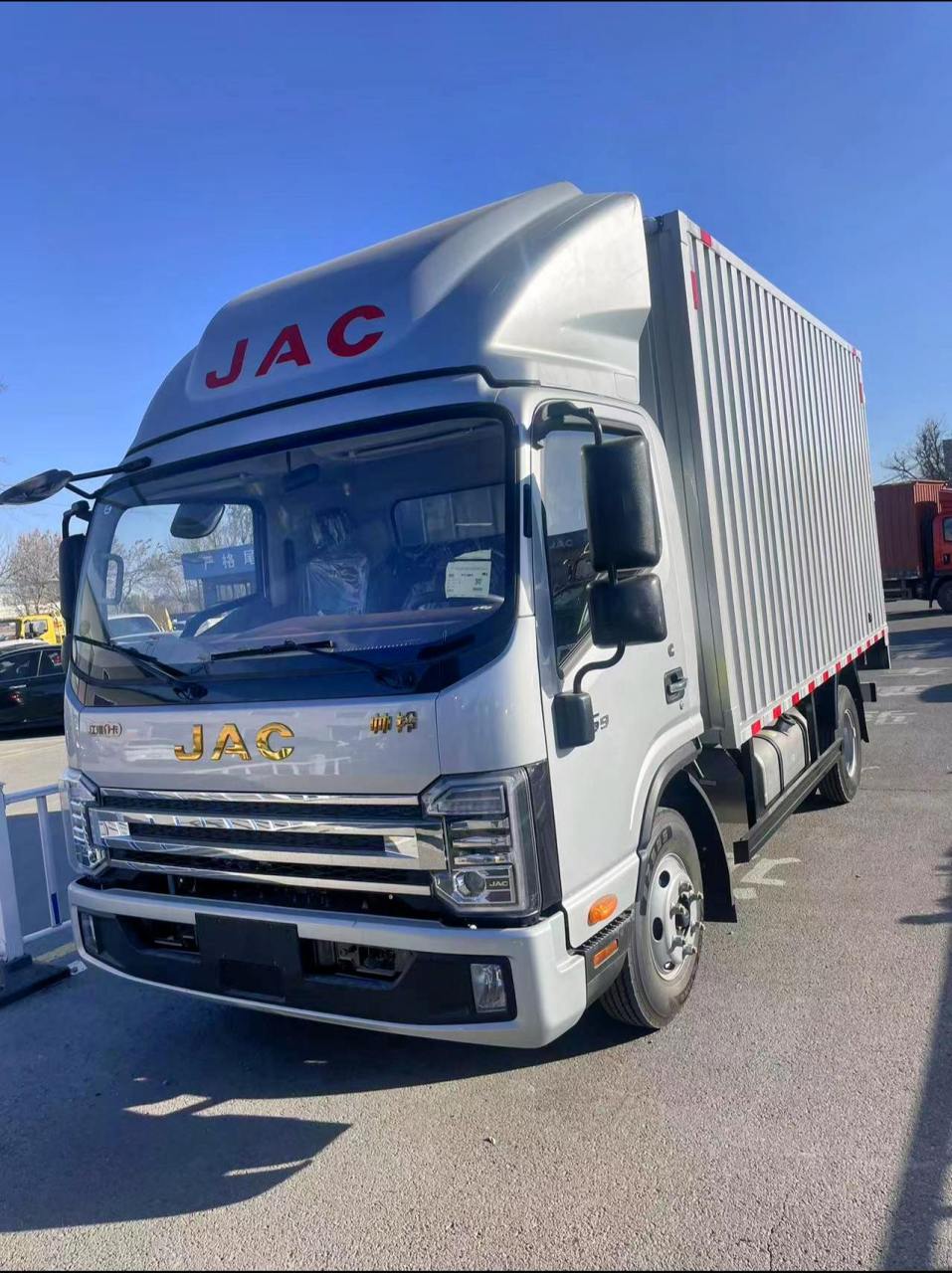 200升超大铝合金油箱! 康明斯发动机配备egr阀,百公里节省2升油!