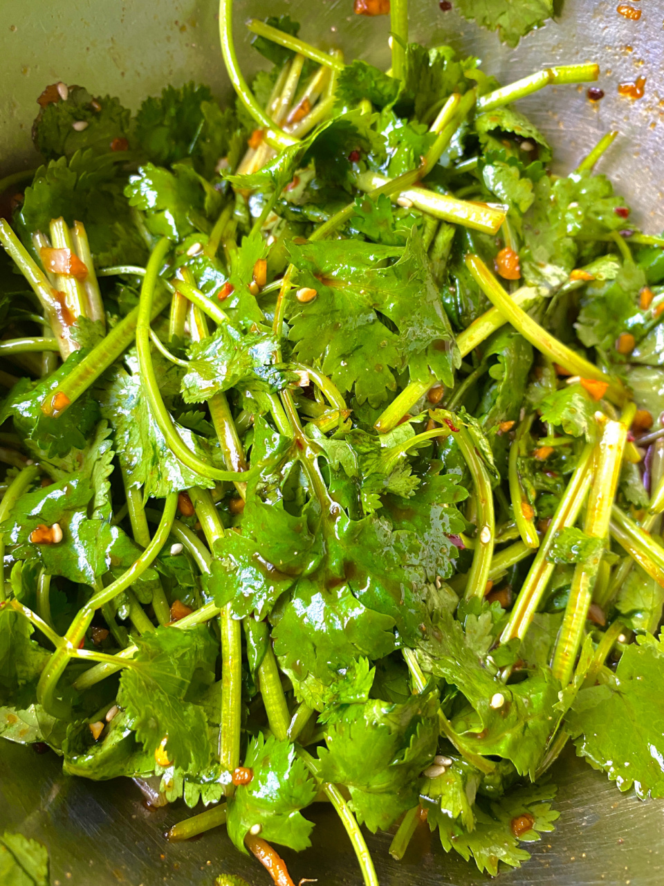 凉拌香菜,爱吃香菜的姐妹做起来! 太太太太好吃了!我自己可以吃一盆!