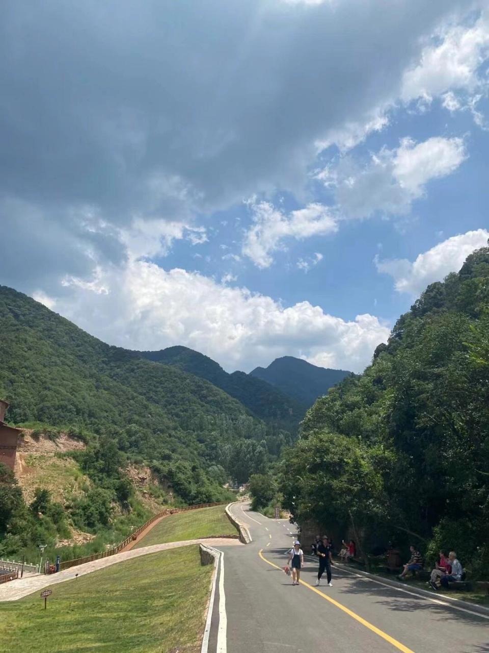 这座山风景很好哎 仙门山位于三门峡市渑池县,属于仰韶开发的景区