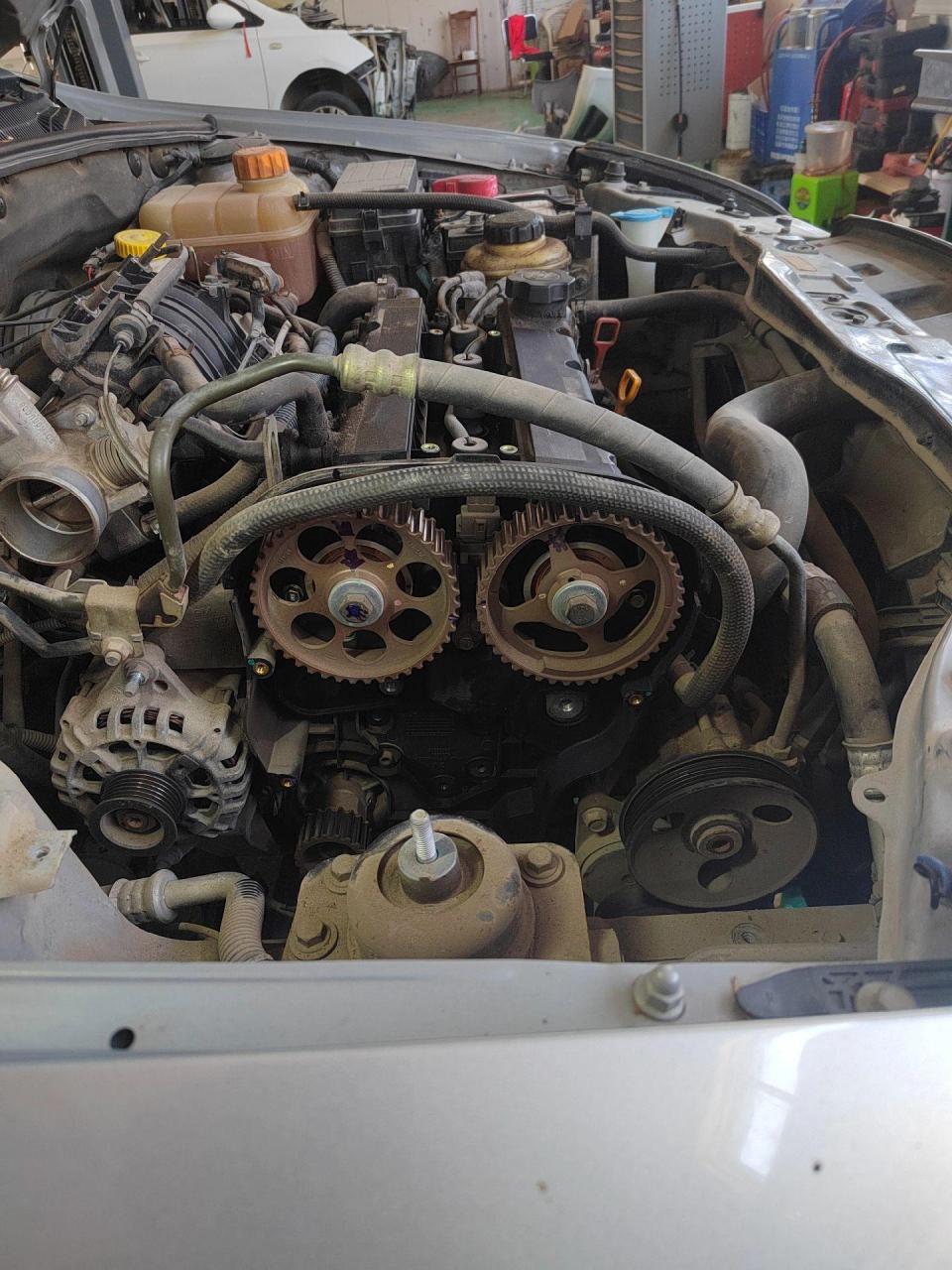 别克凯越,更换正时皮带,跟换水泵.