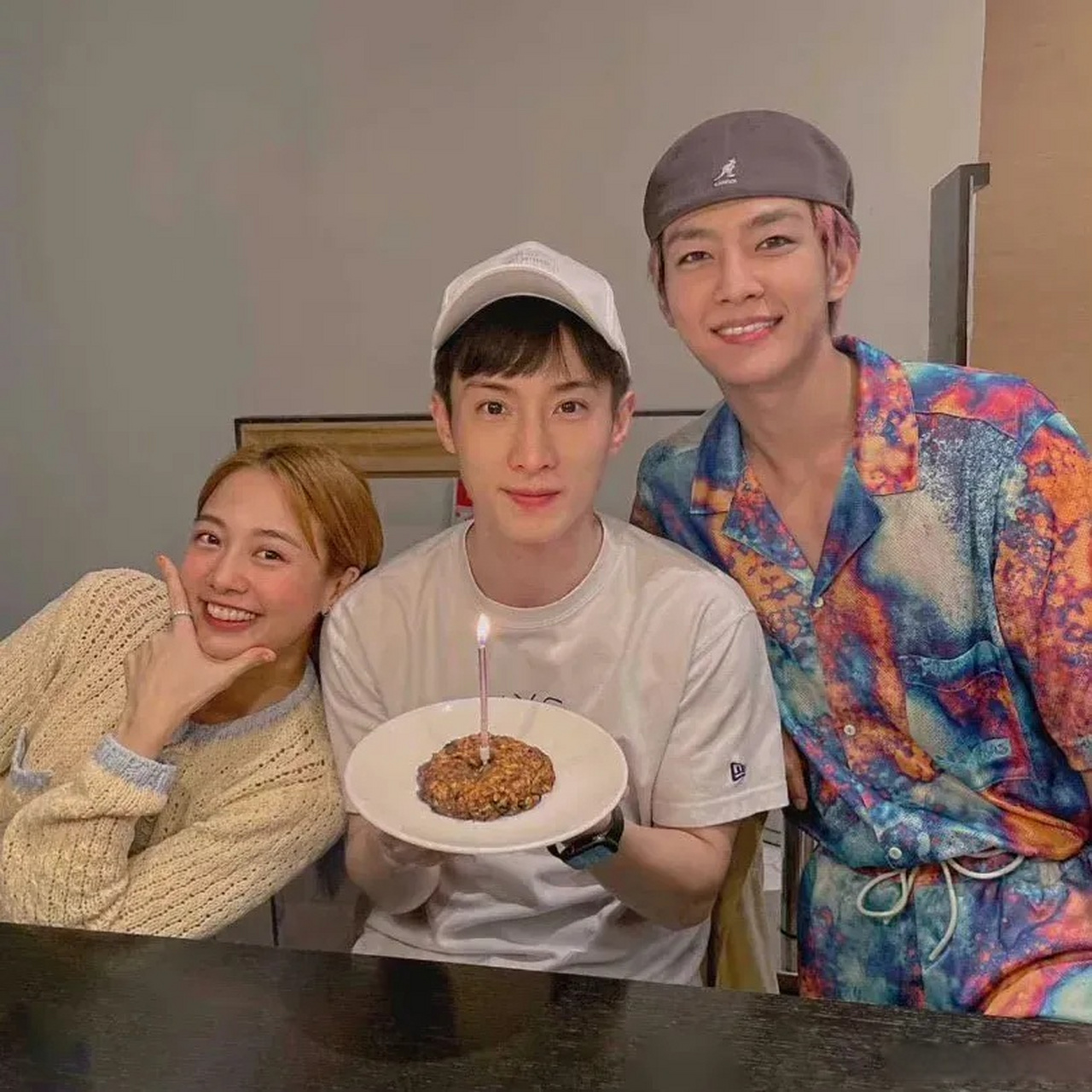 阿本是真的很爱了,根据爆料这几年年炎亚纶身边的男朋友就没断过吧?